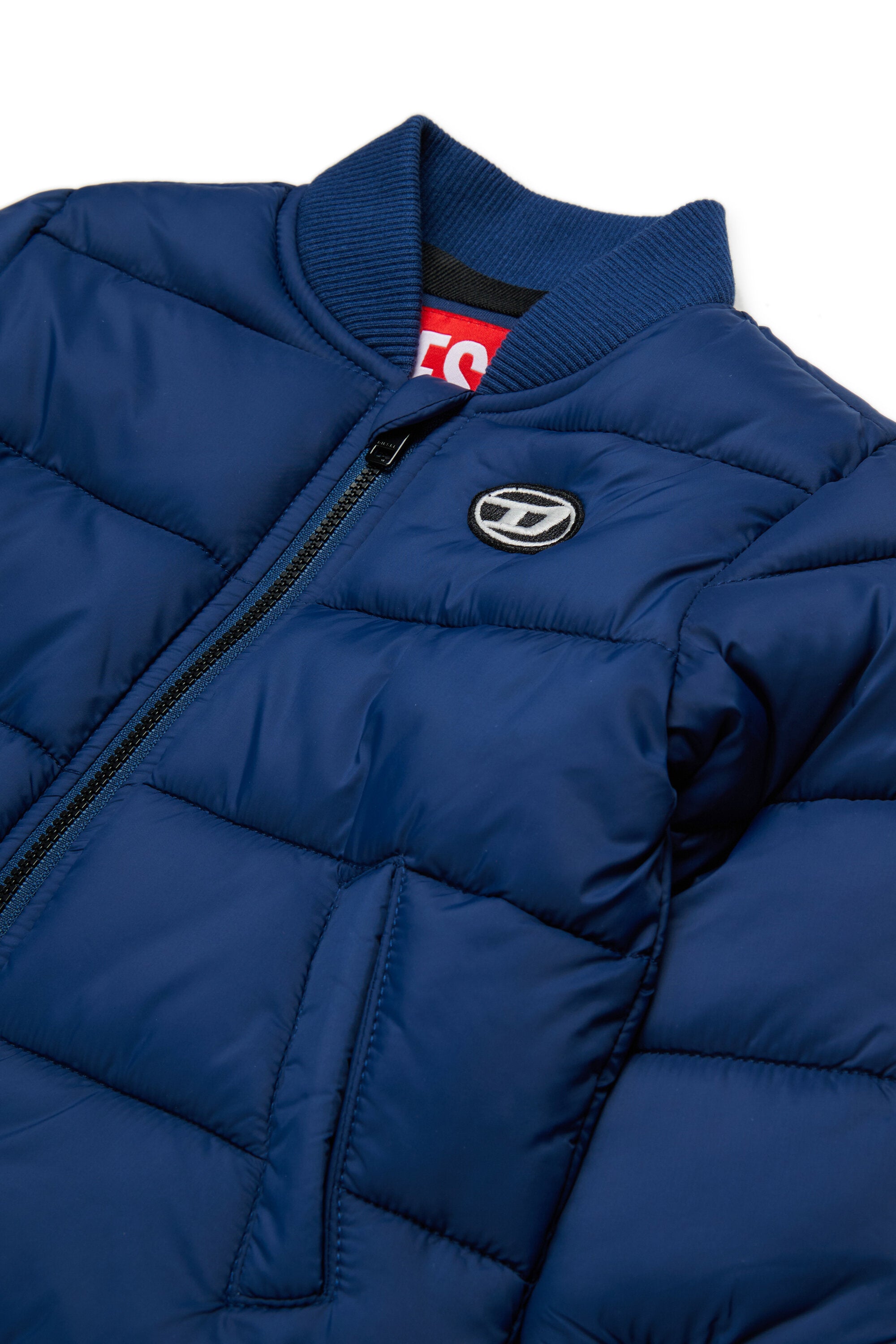 Chaqueta corta acolchada con parche D ovalado