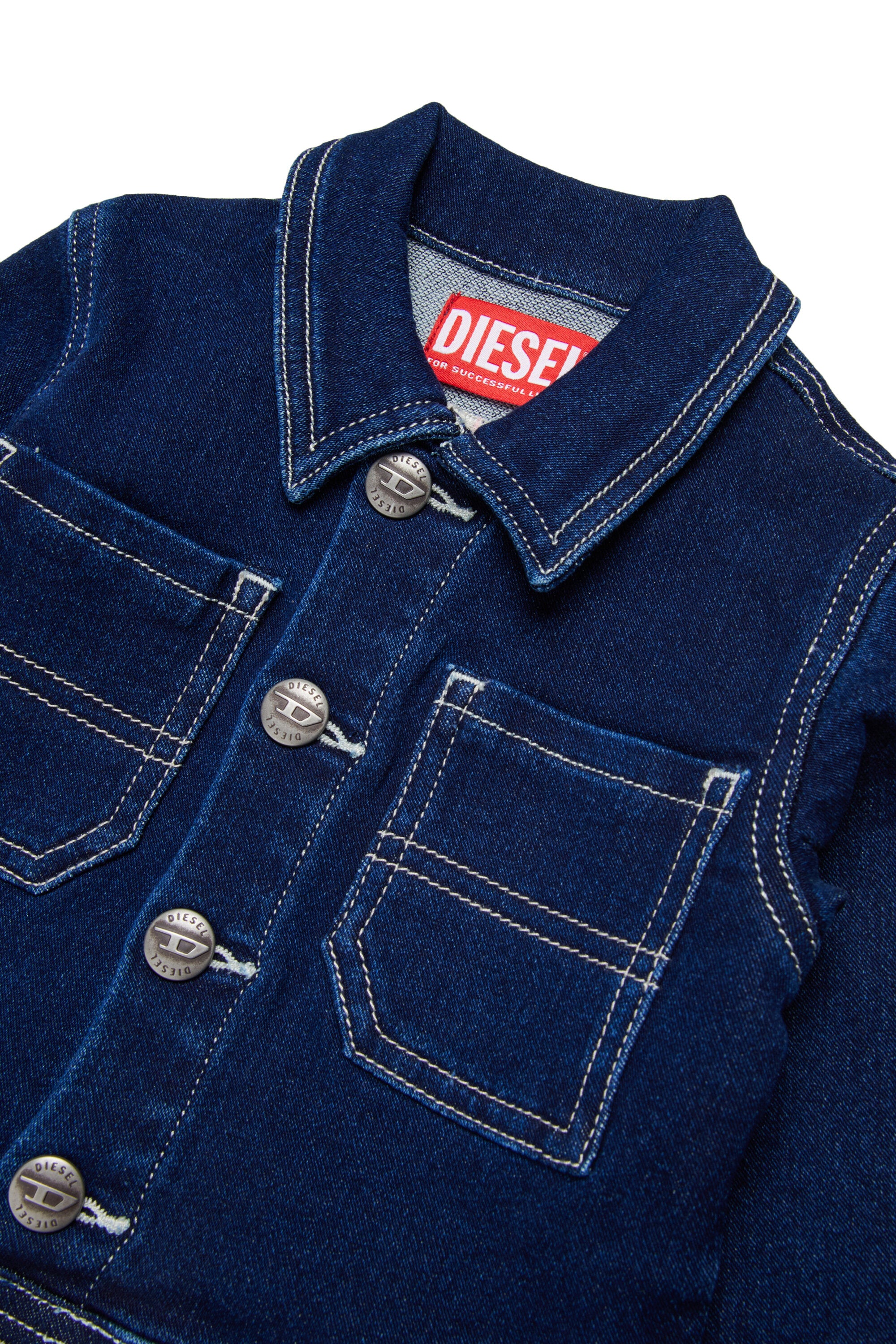 Chaqueta vaquera con logo estampado