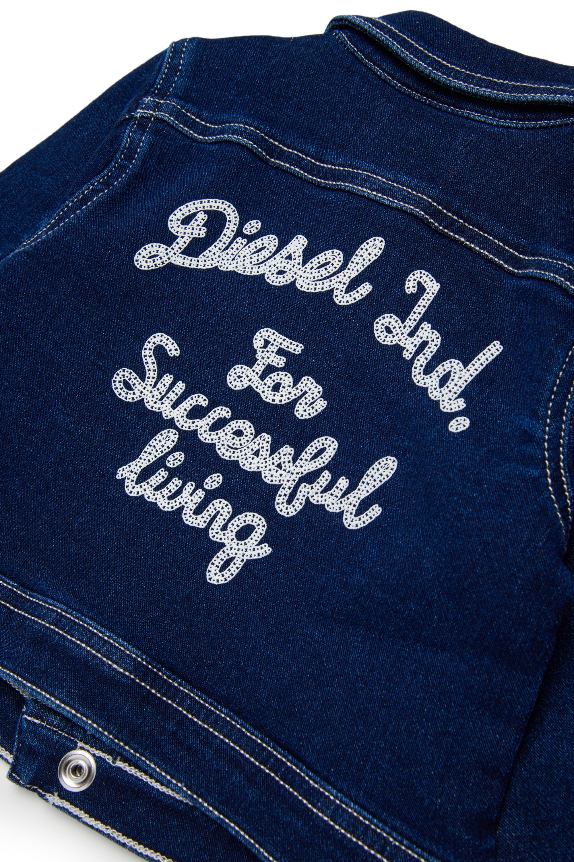 Chaqueta vaquera con logo estampado