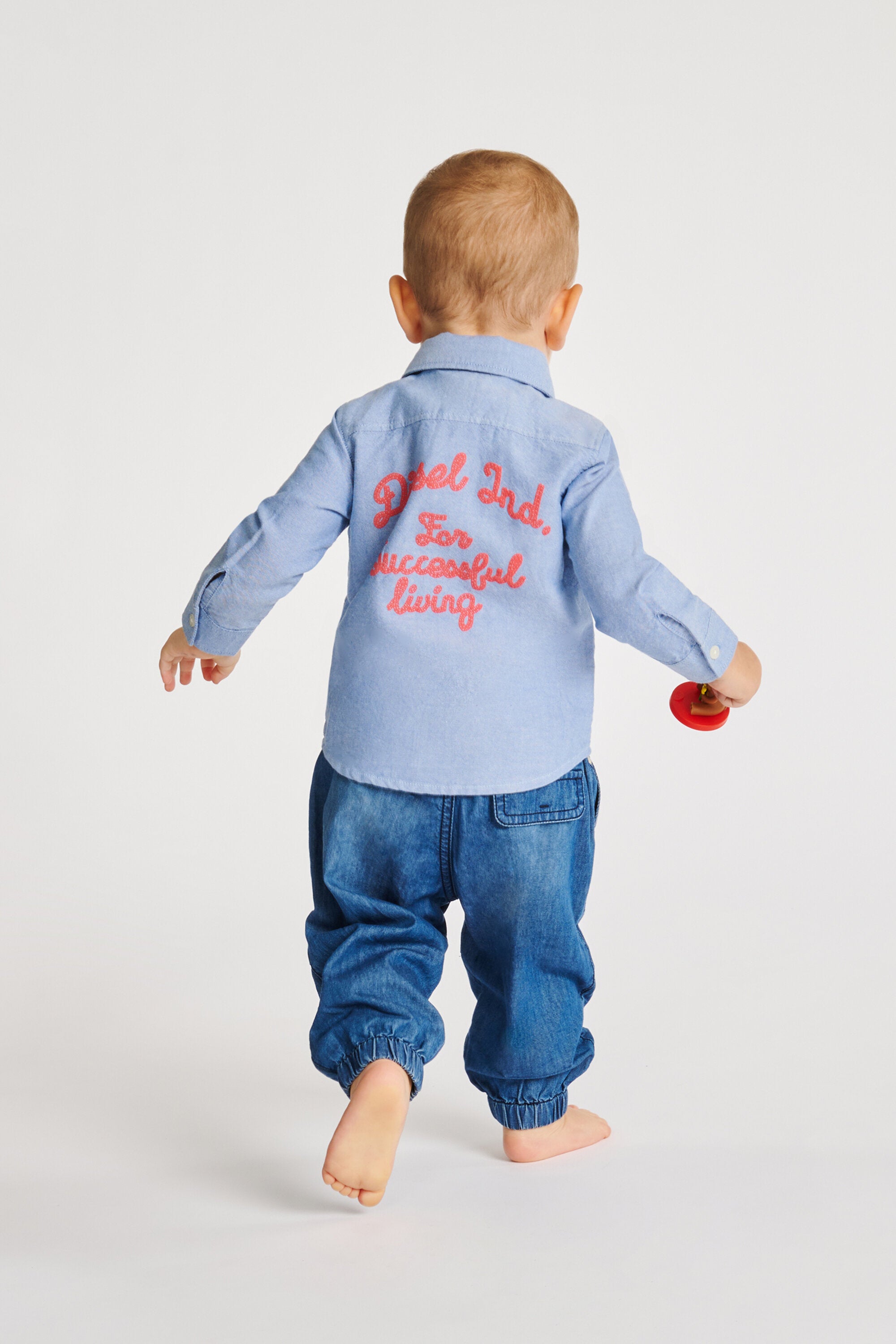 Jeans relaxed fit lavado azul medio