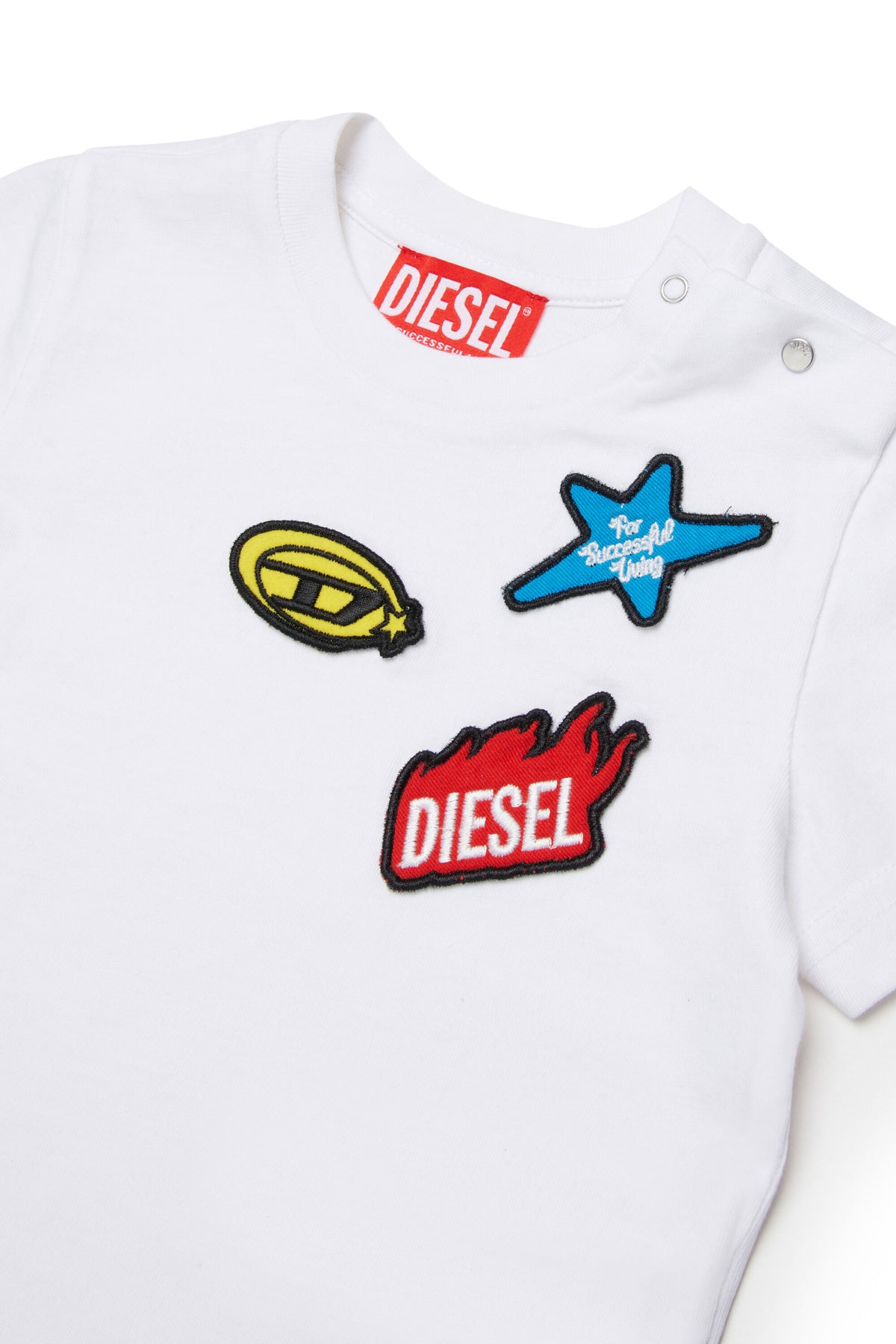 Camiseta con parches de colores