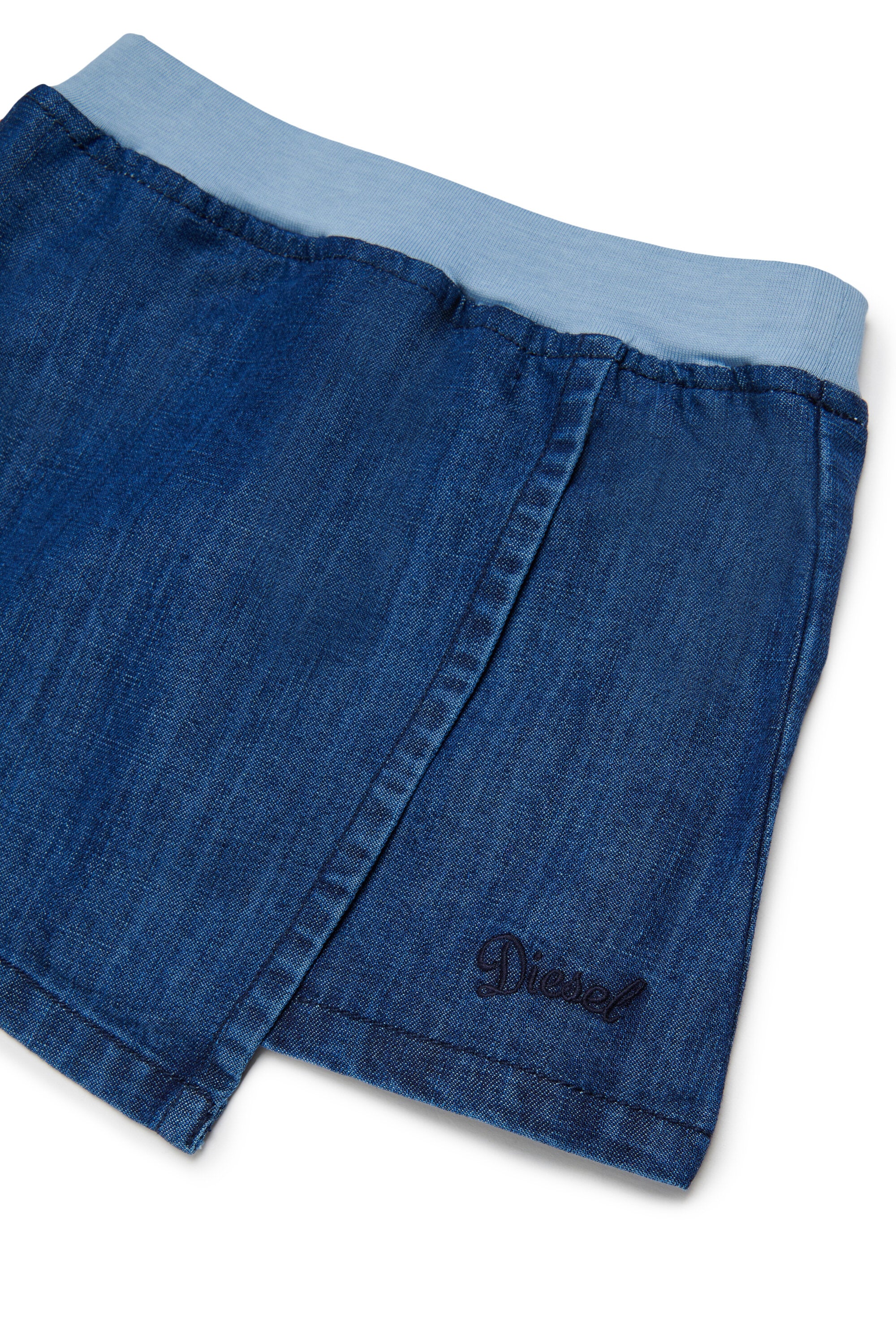 Short skirt with logo