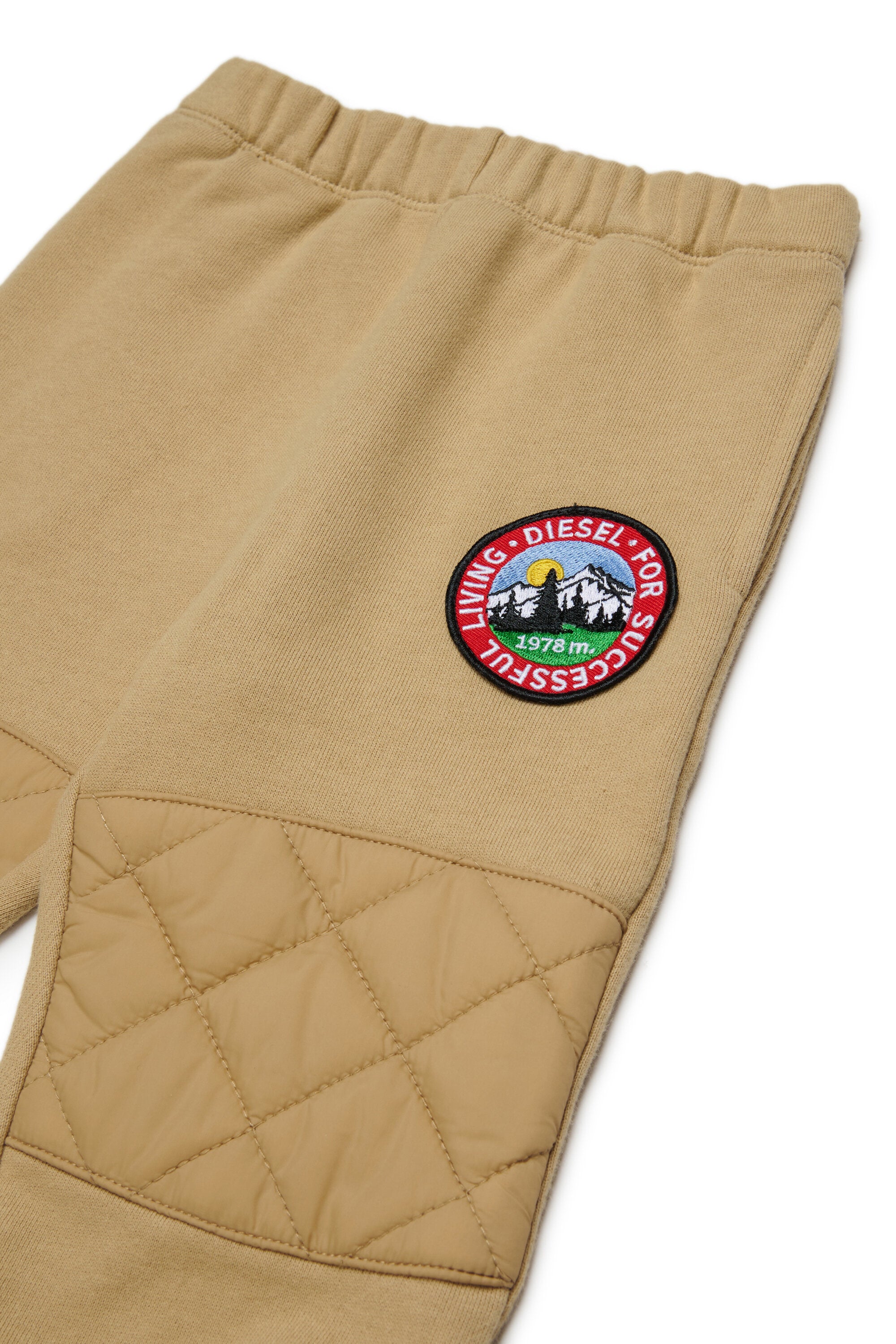 Pantalones de felpa con parche