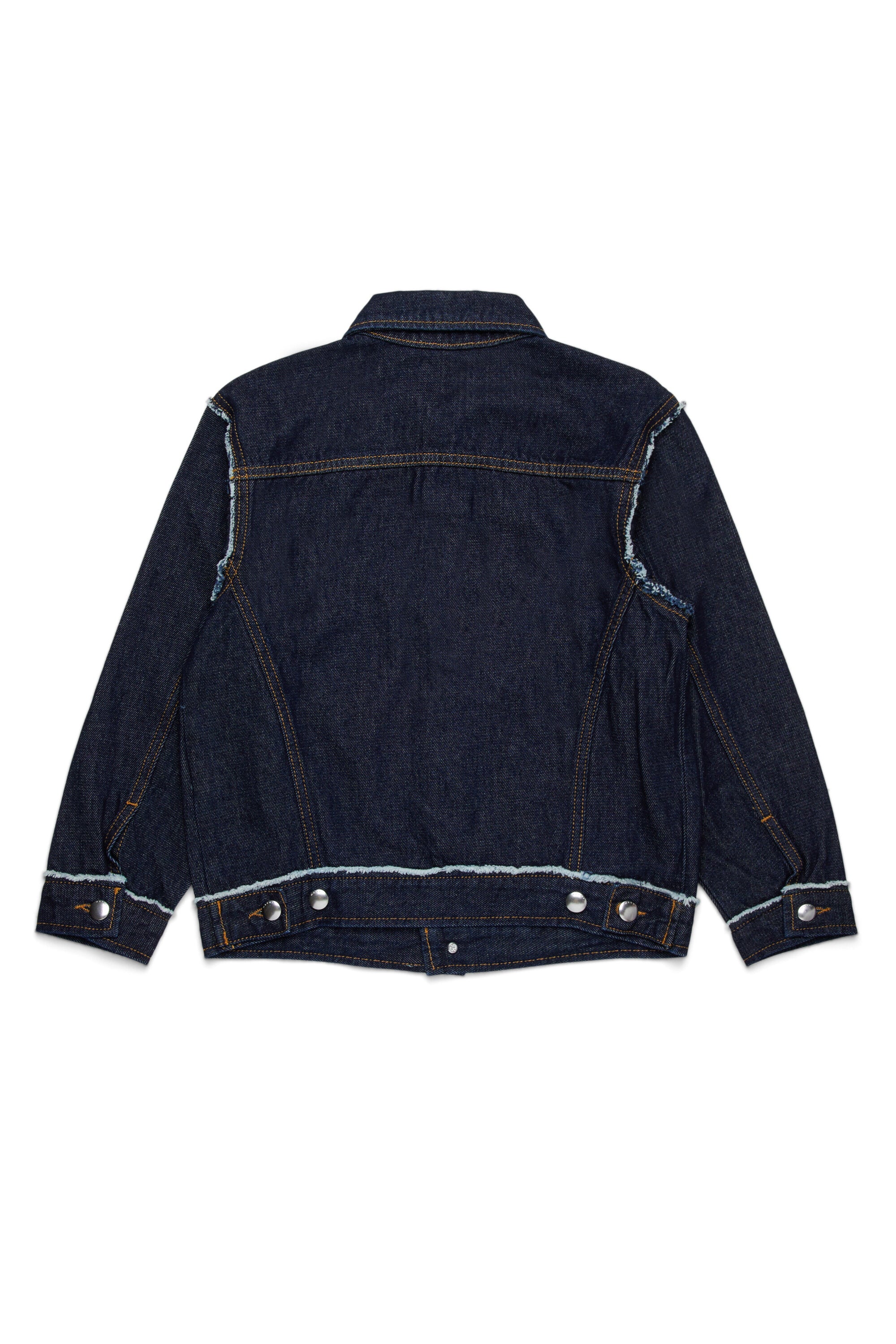 Chaqueta en denim oscuro con detalles deshilachados