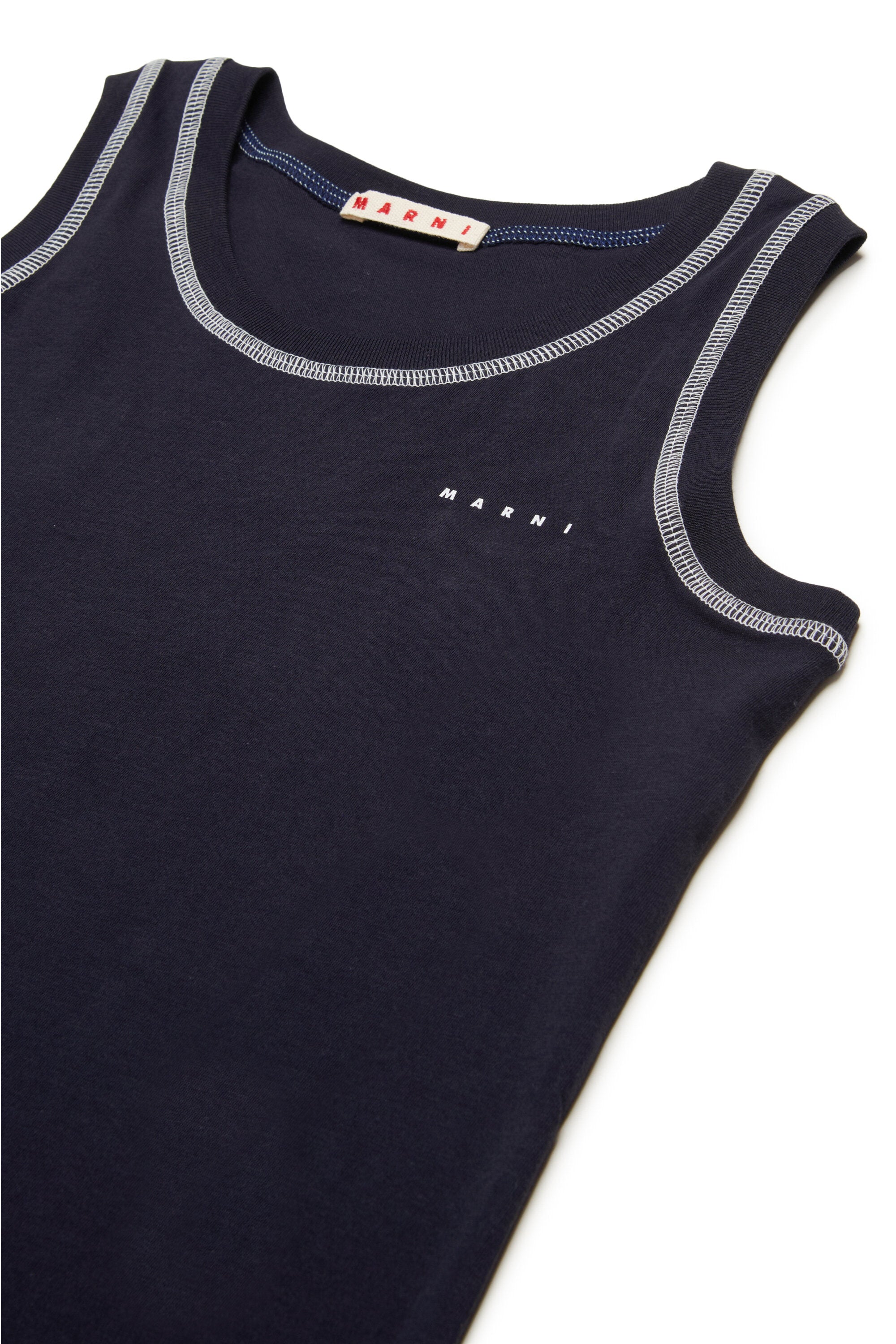 Sleeveless T-shirt with contrasting seams