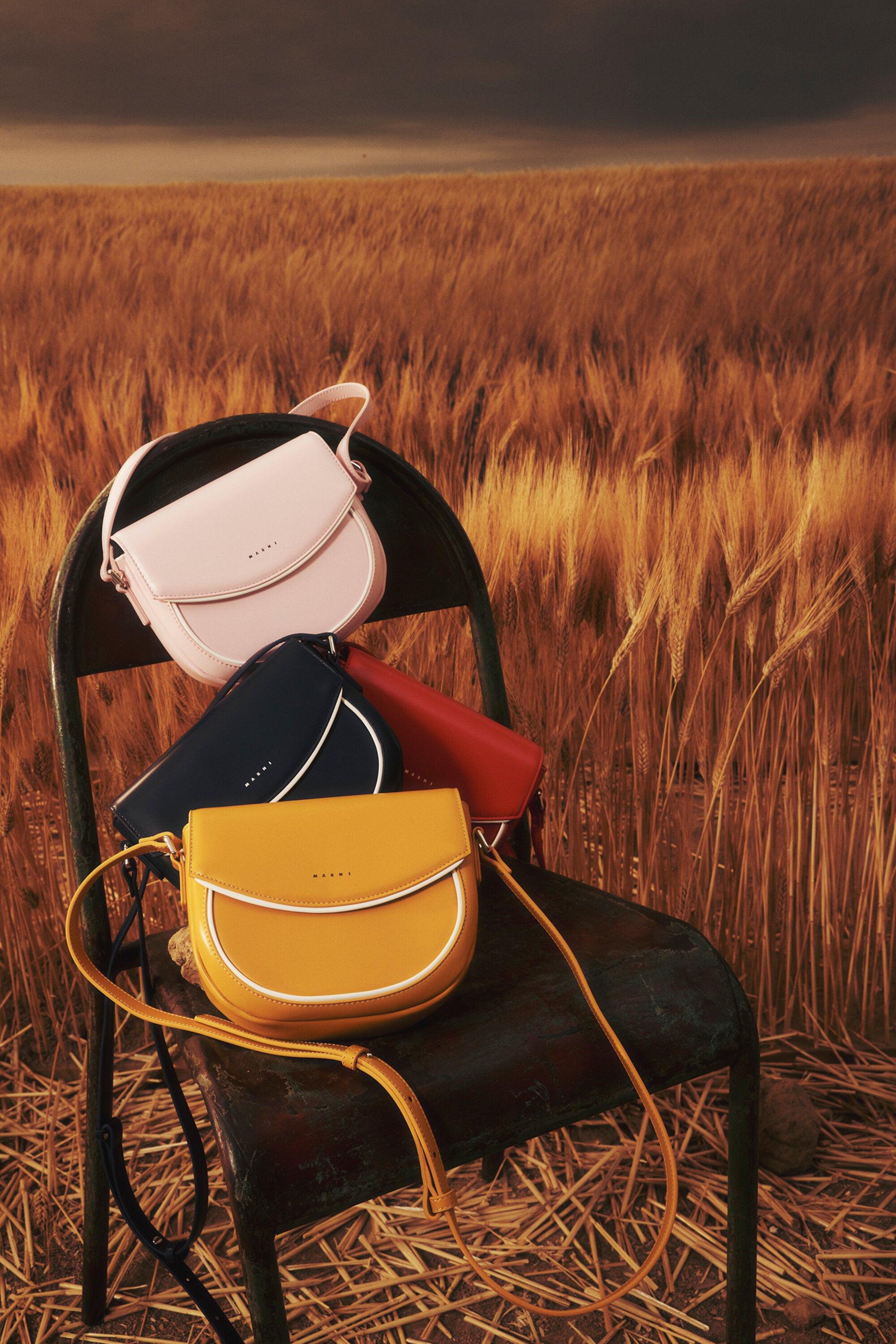 Smile Bag in coated fabric with shoulder strap