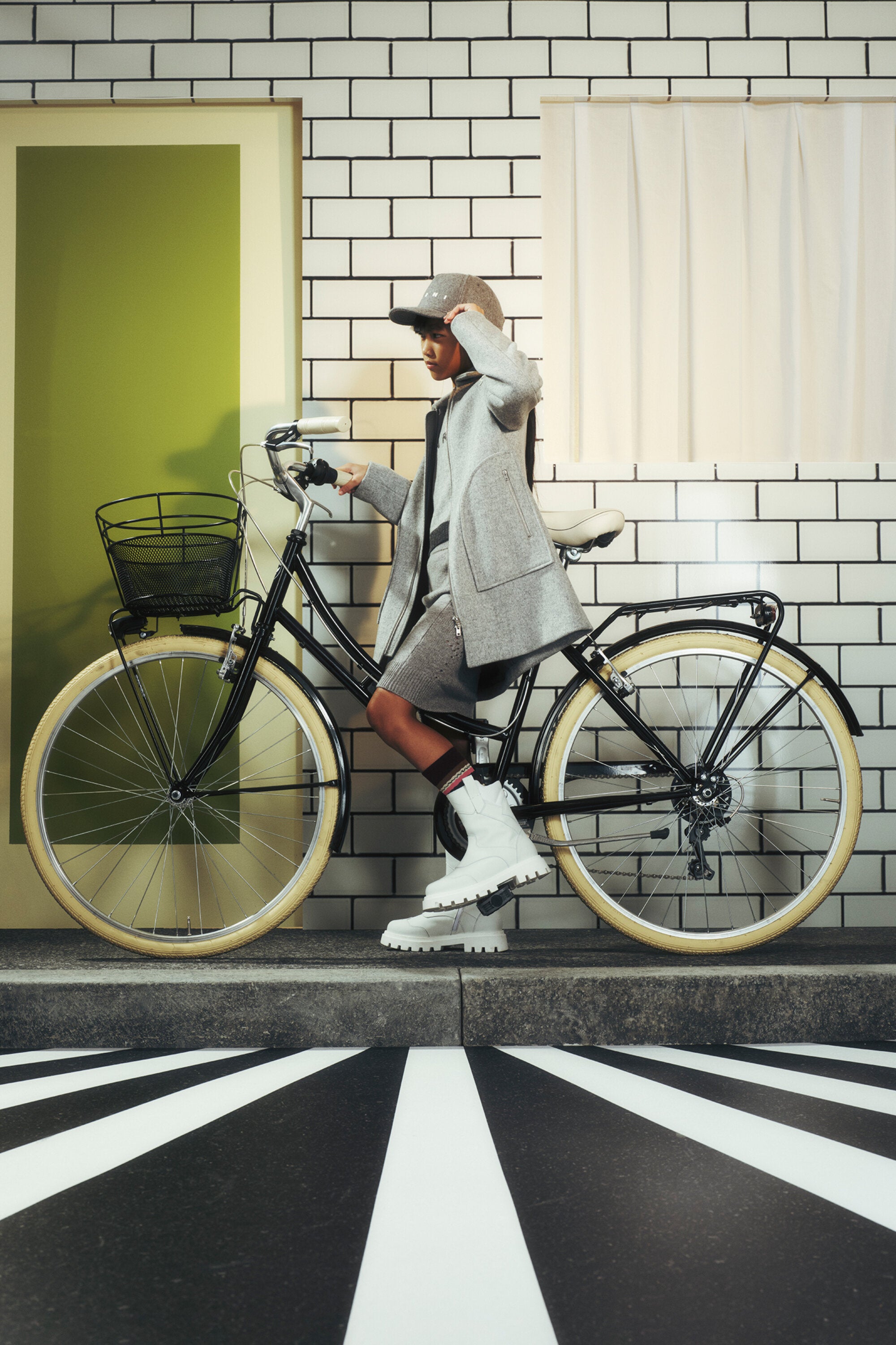 Abrigo largo de paño con logotipo