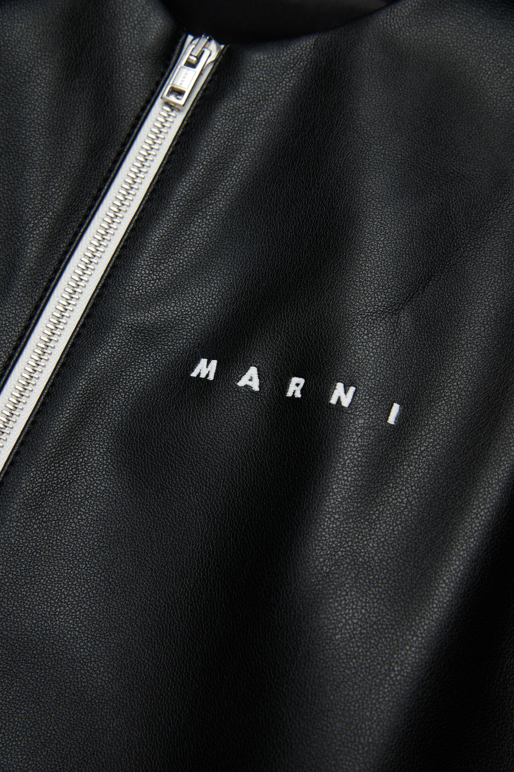 Vestido corto acampanado en tejido recubierto