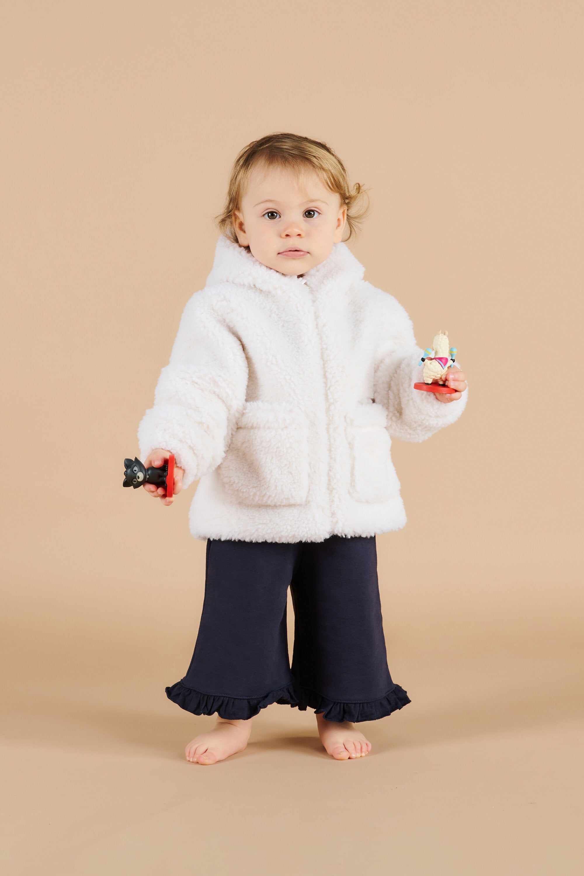 Chaqueta con capucha y logotipo