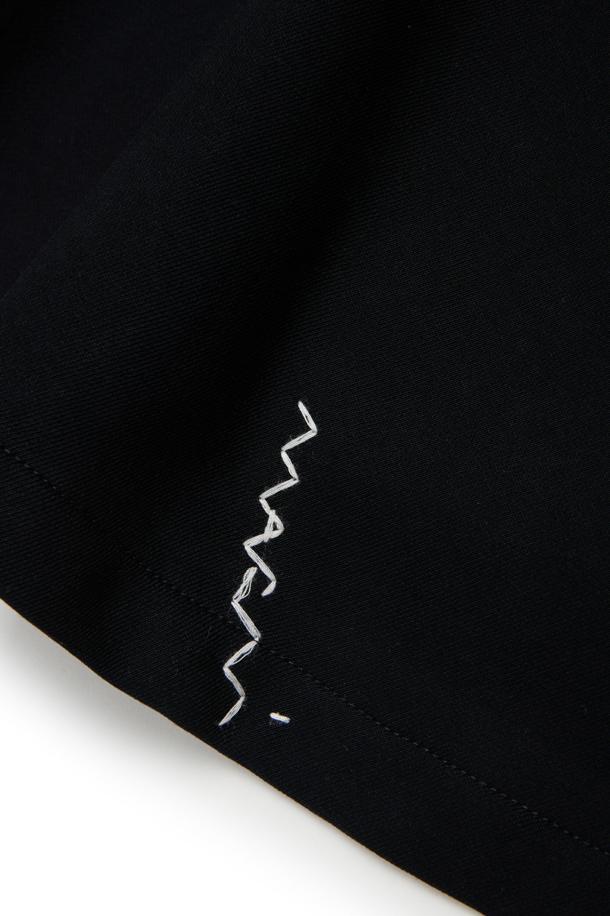 Vestido corto de sudadera con ribetes en contraste