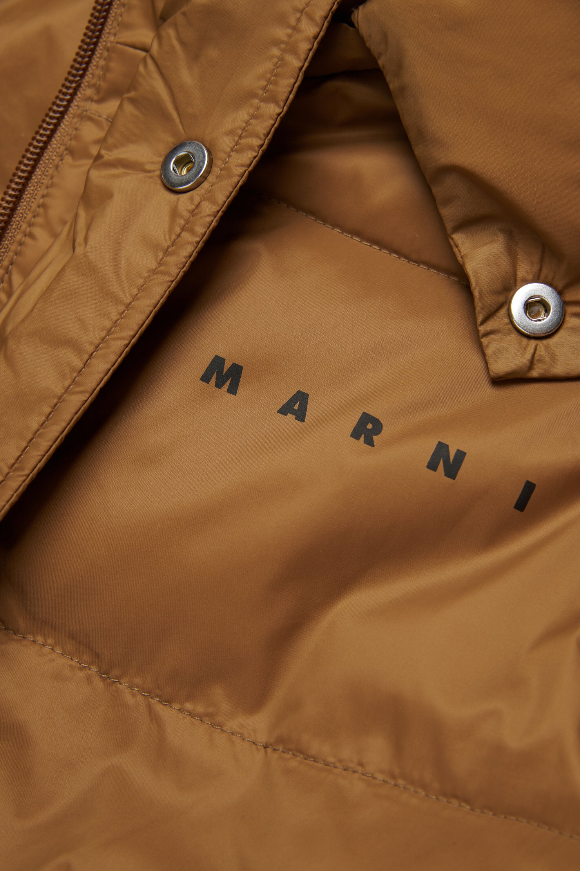 Chaqueta acolchada con capucha y logotipo