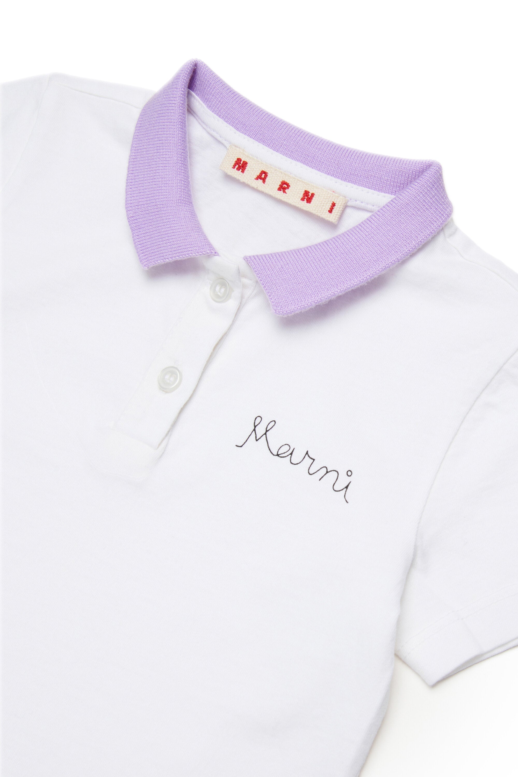 Polo con logo bordado