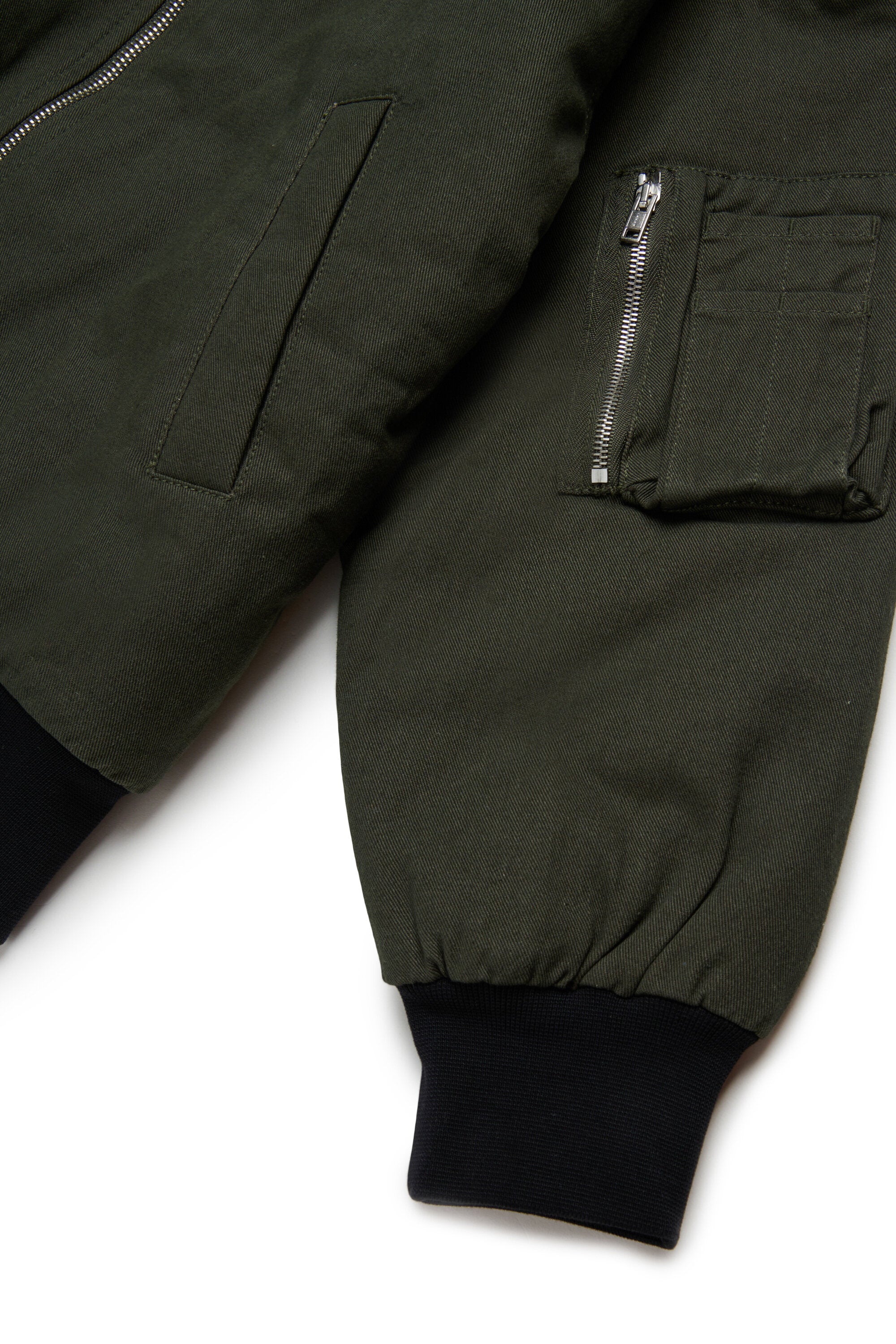 Cazadora bomber de gabardina con logotipo