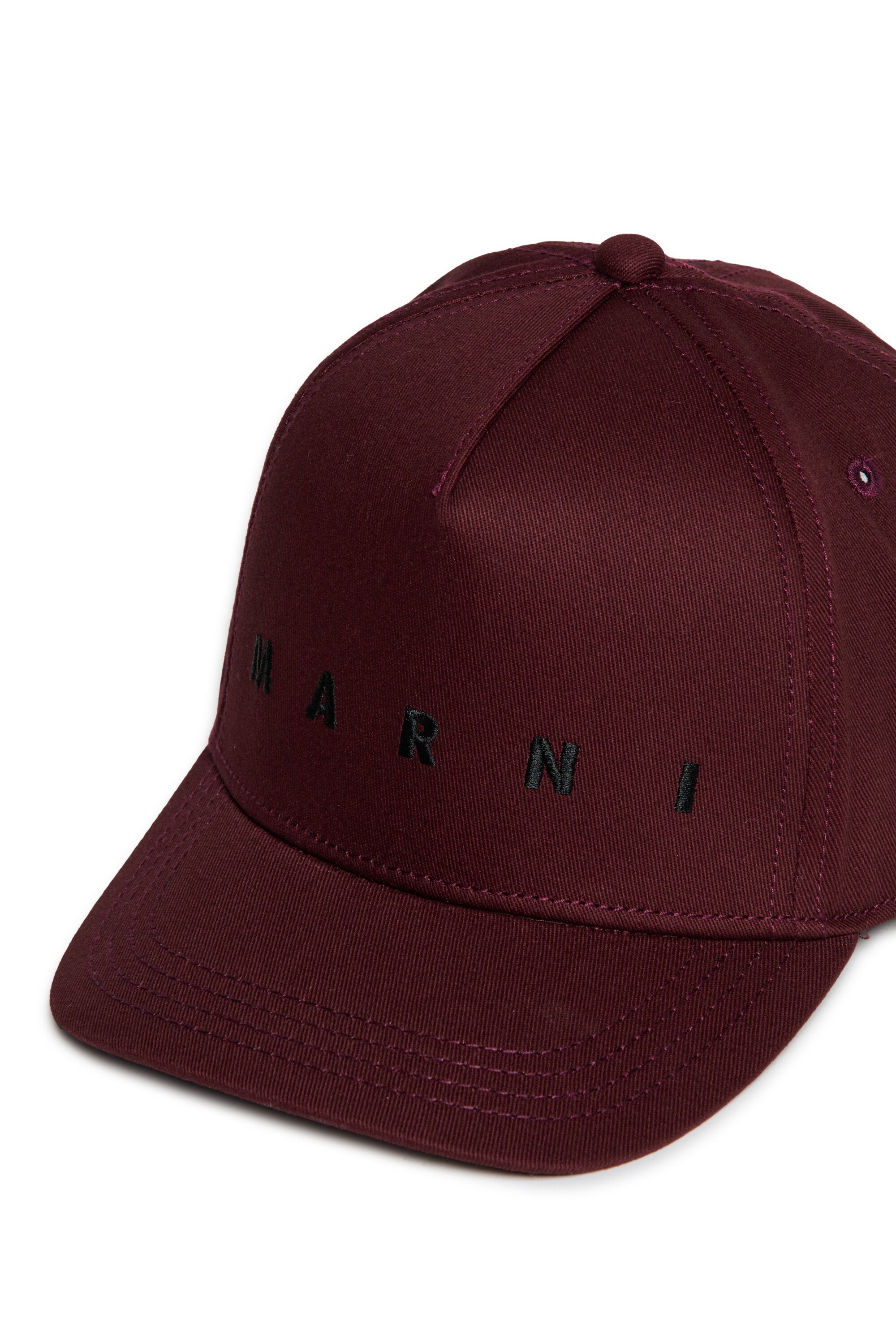 Gorra de béisbol con marca de gabardina