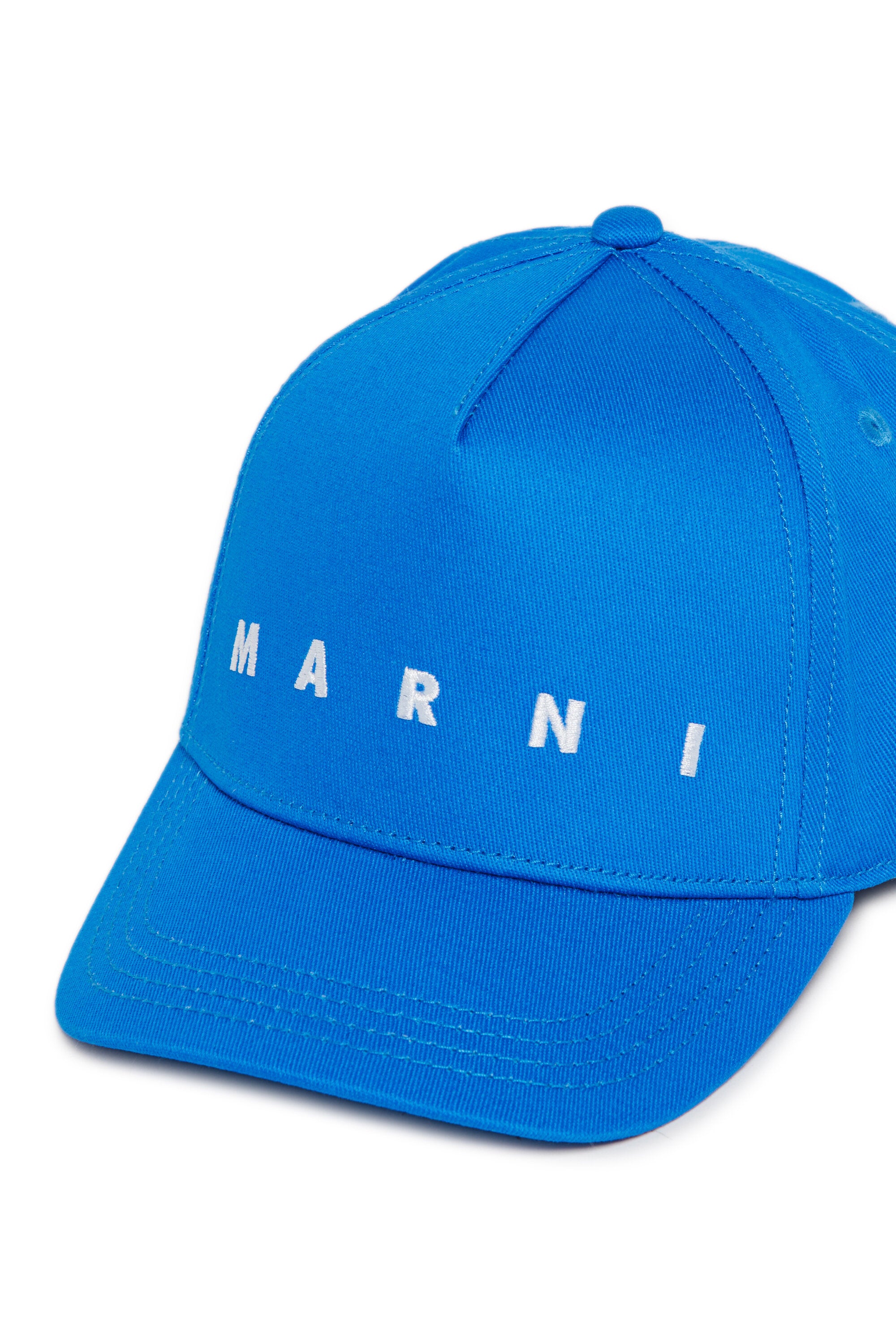 Gorra de béisbol con marca de gabardina