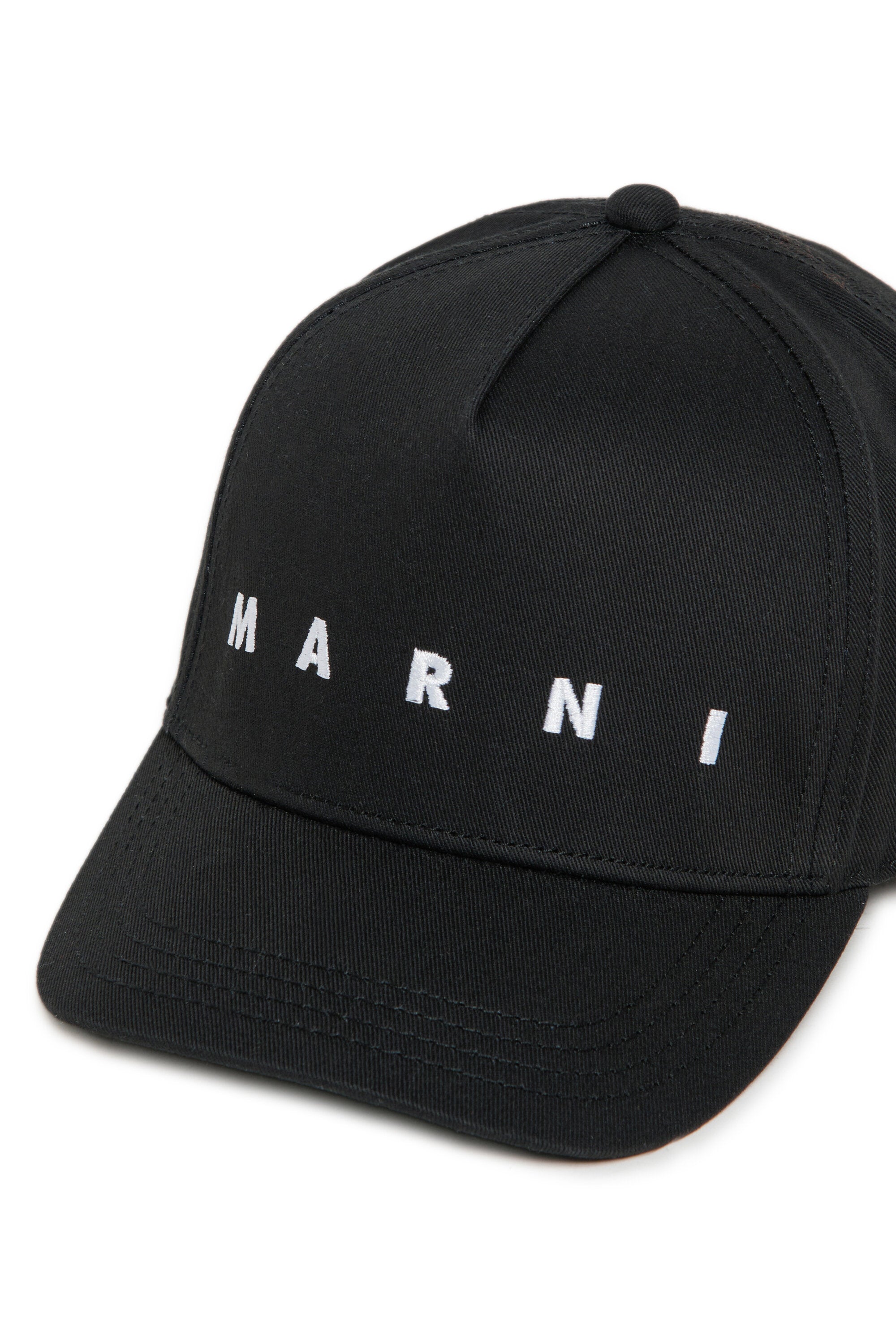 Gorra de béisbol con marca de gabardina