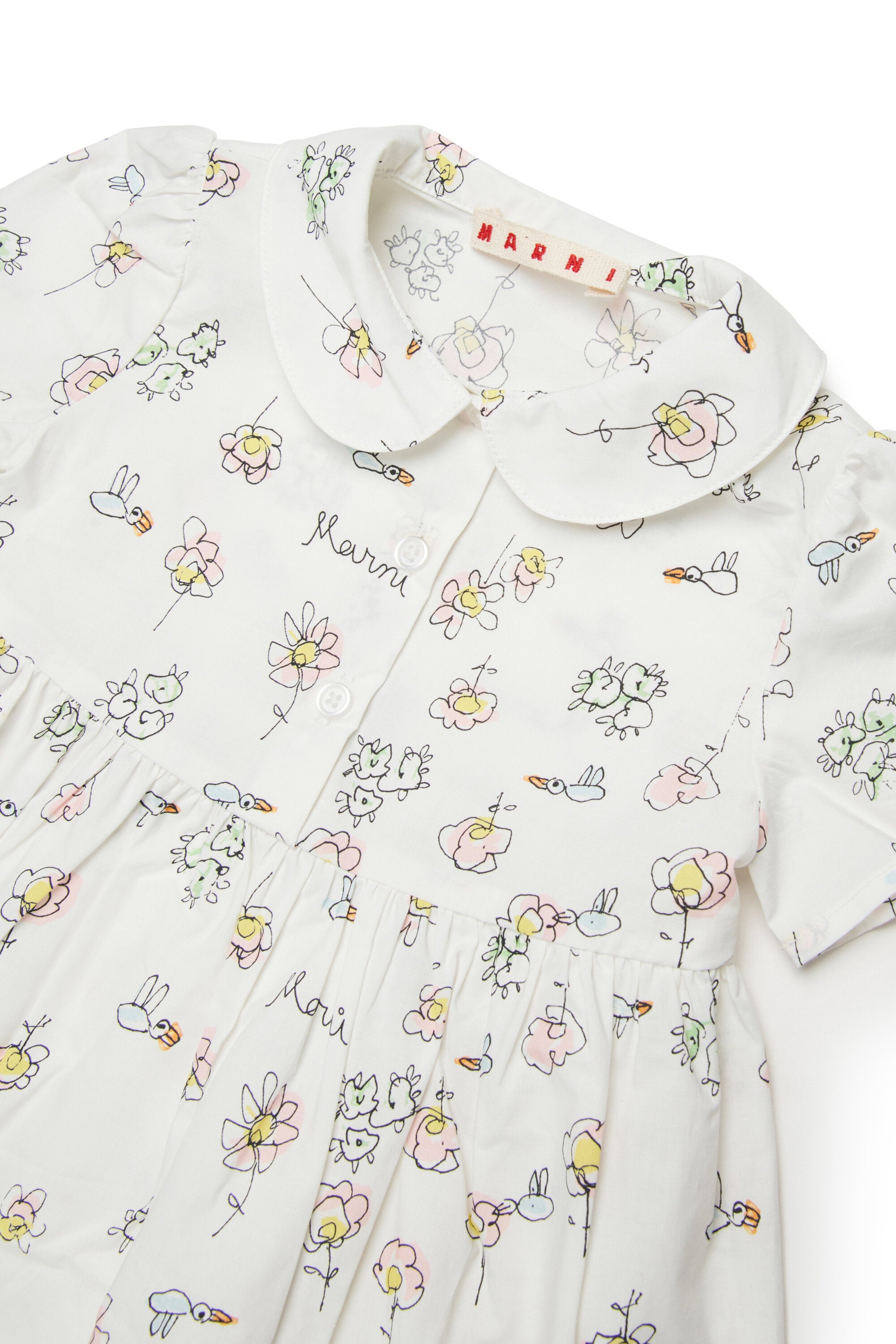 Vestido con estampado de flores y cuello redondeado