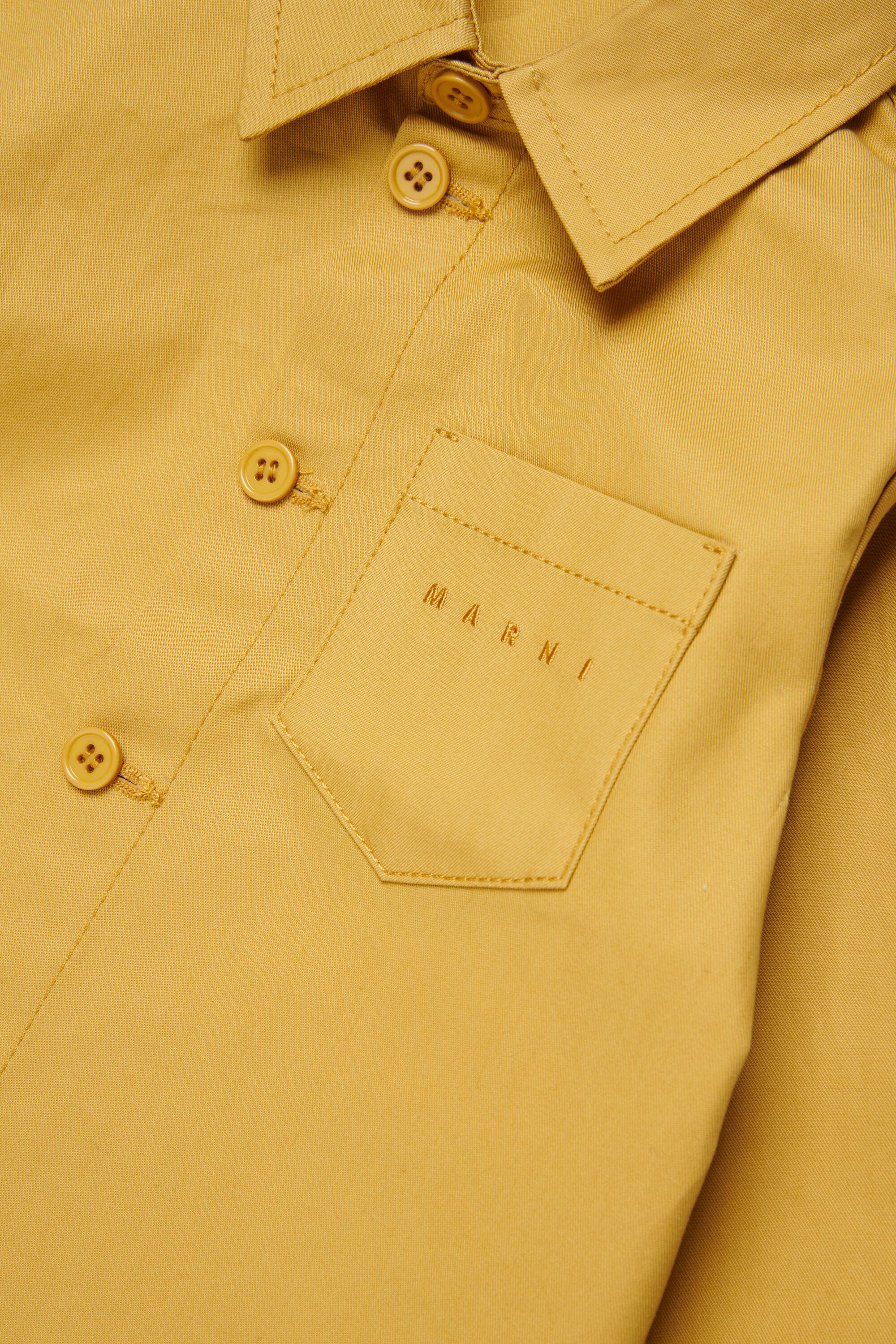 Chaqueta camisa con bolsillo en el pecho