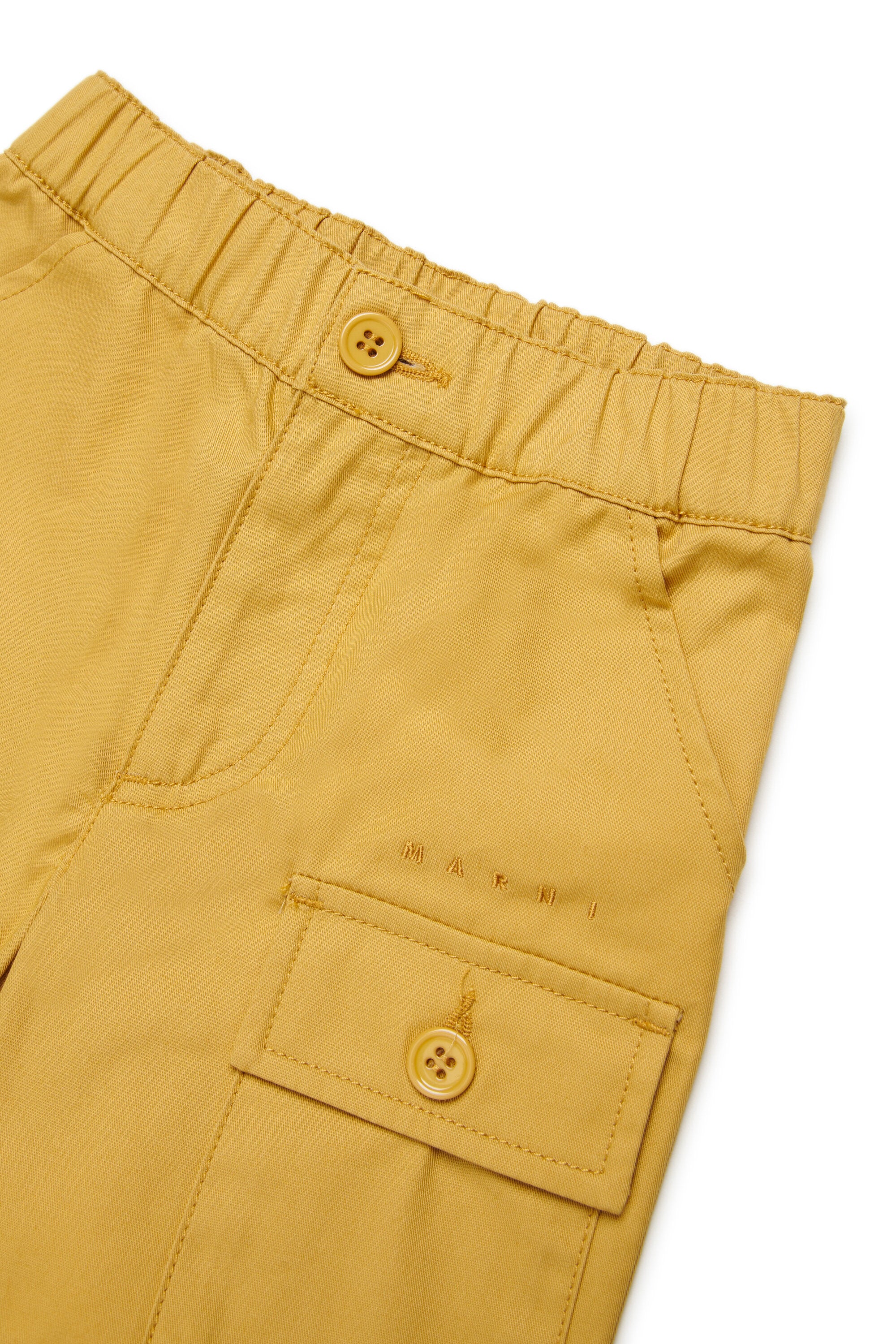 Shorts cargo con logo