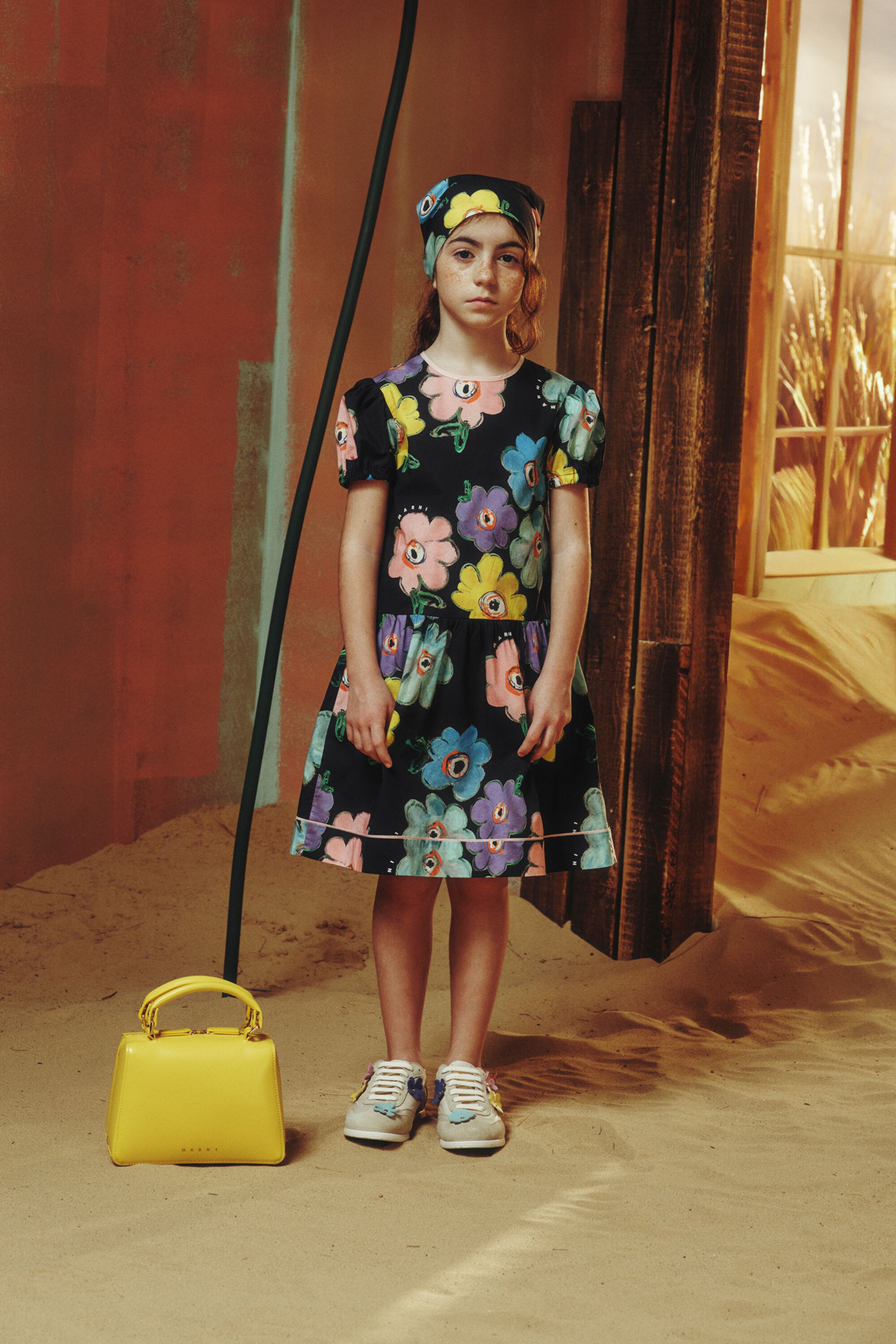 Vestido con estampado floral de colores