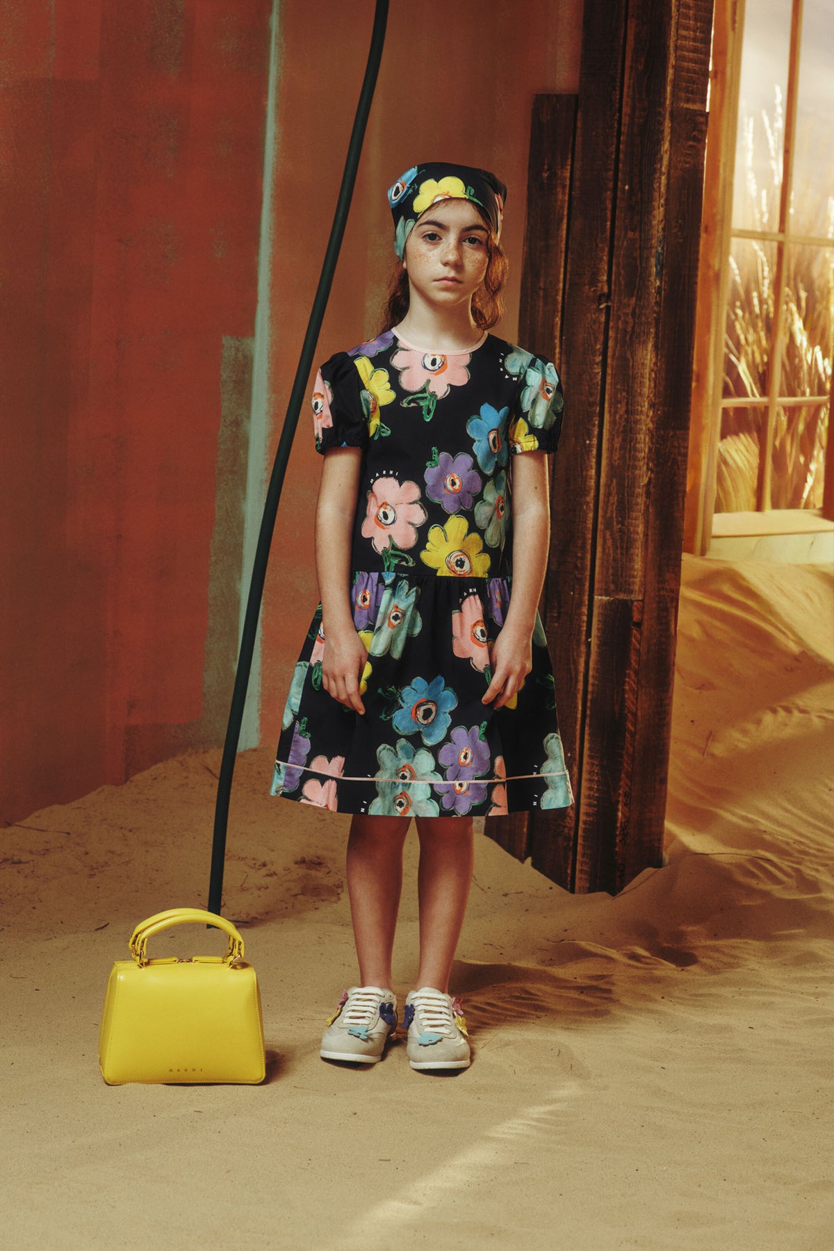 Vestido con estampado floral de colores