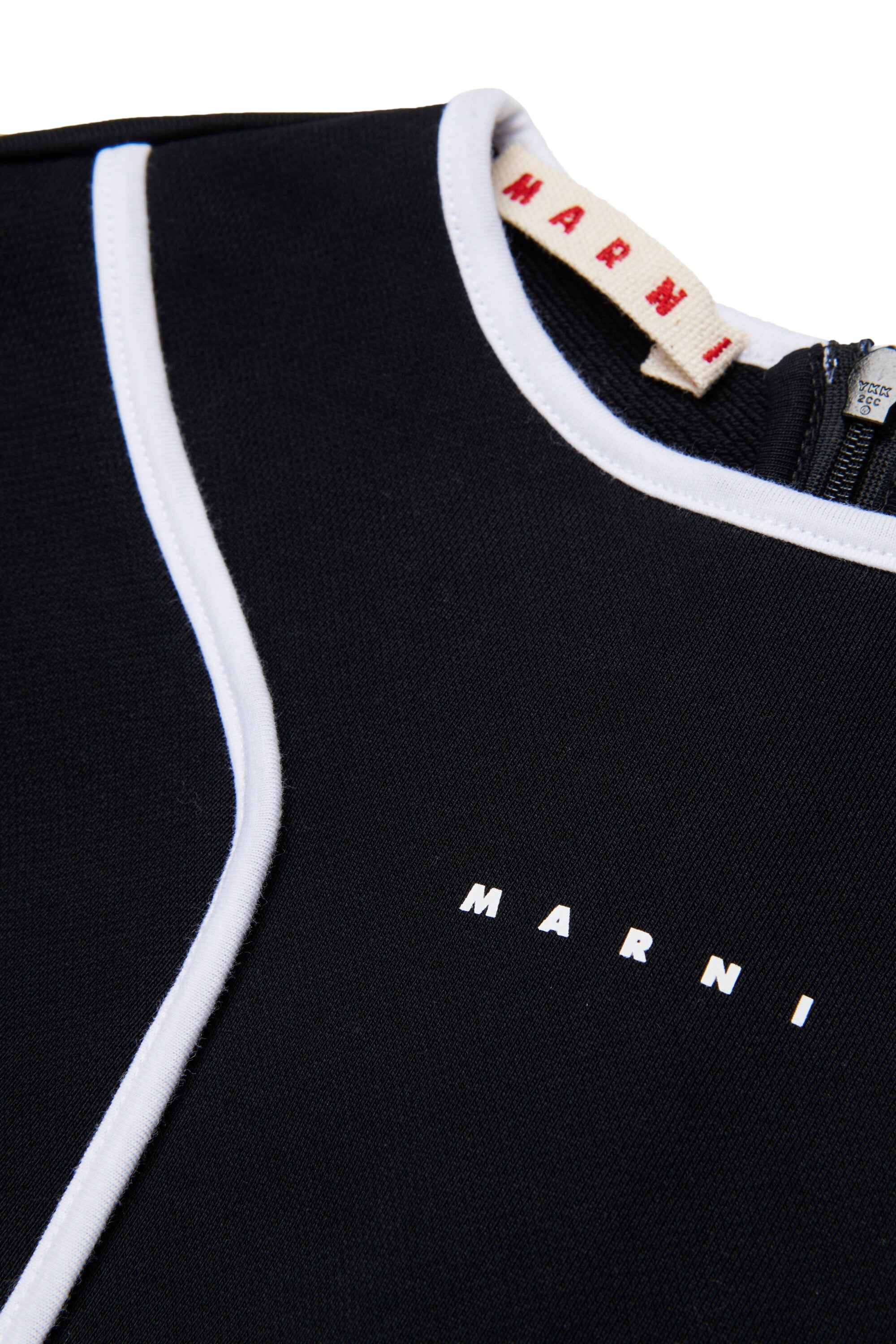 Vestido de manga corta y línea recta