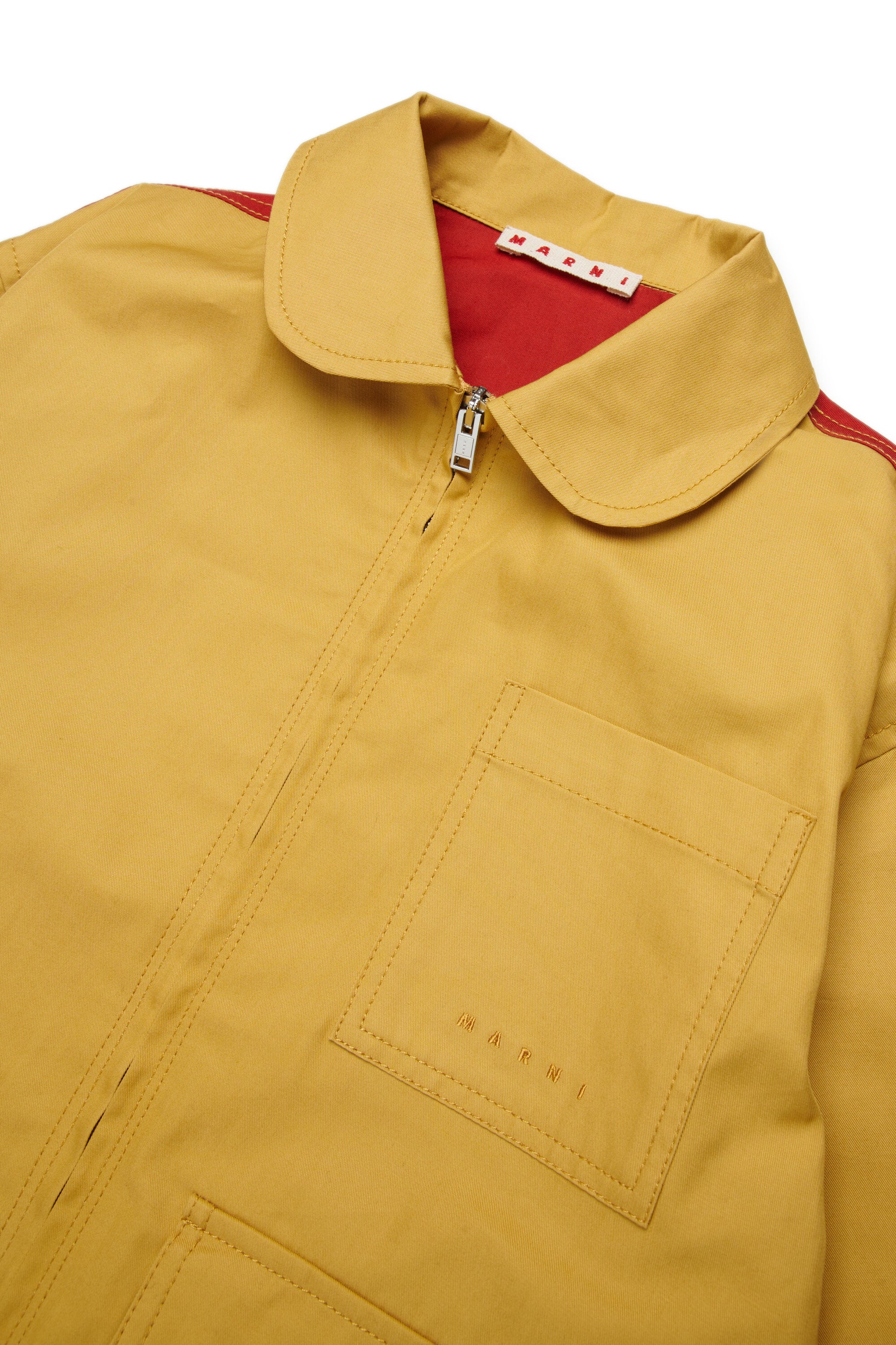 Chaqueta con logotipo estampado