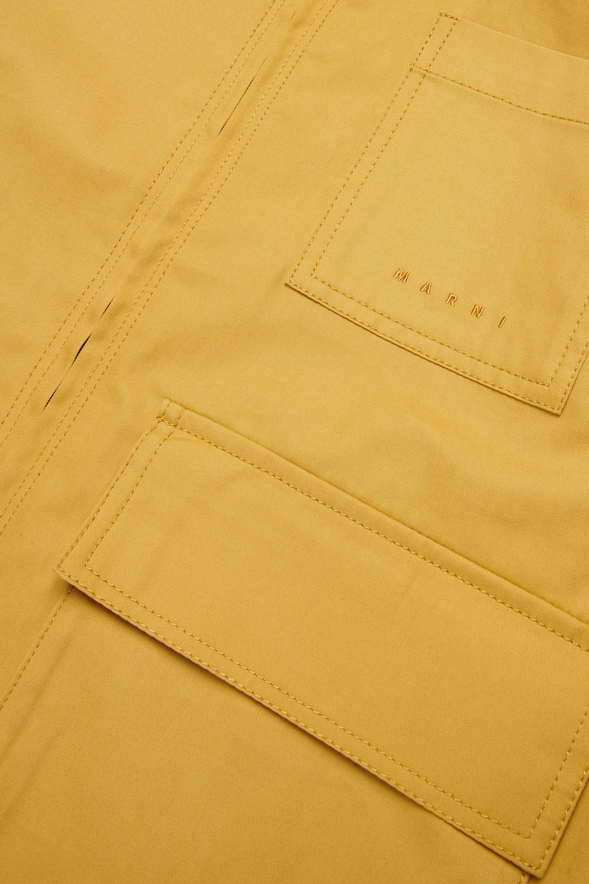 Chaqueta con logotipo estampado