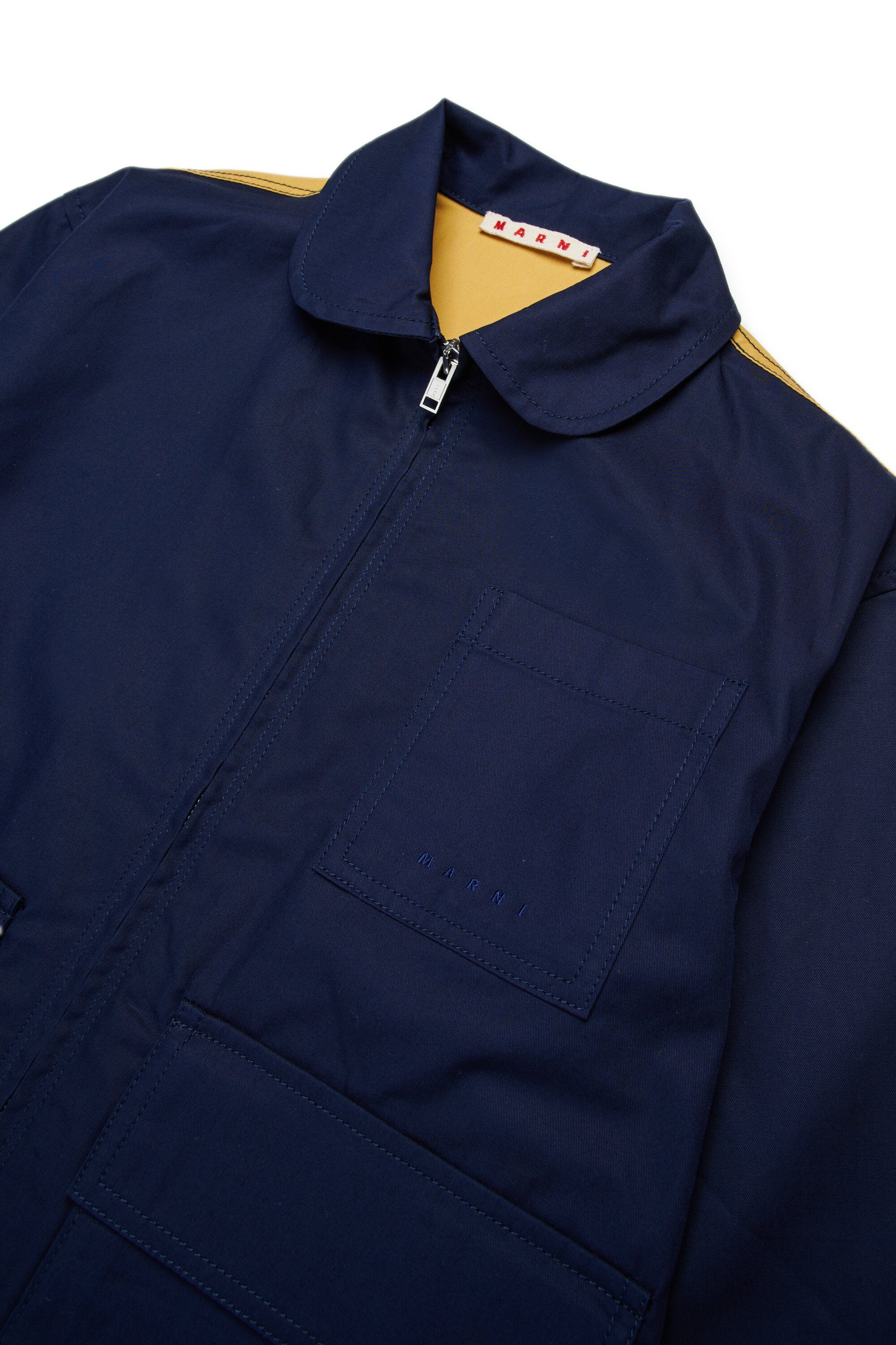 Chaqueta con logotipo estampado