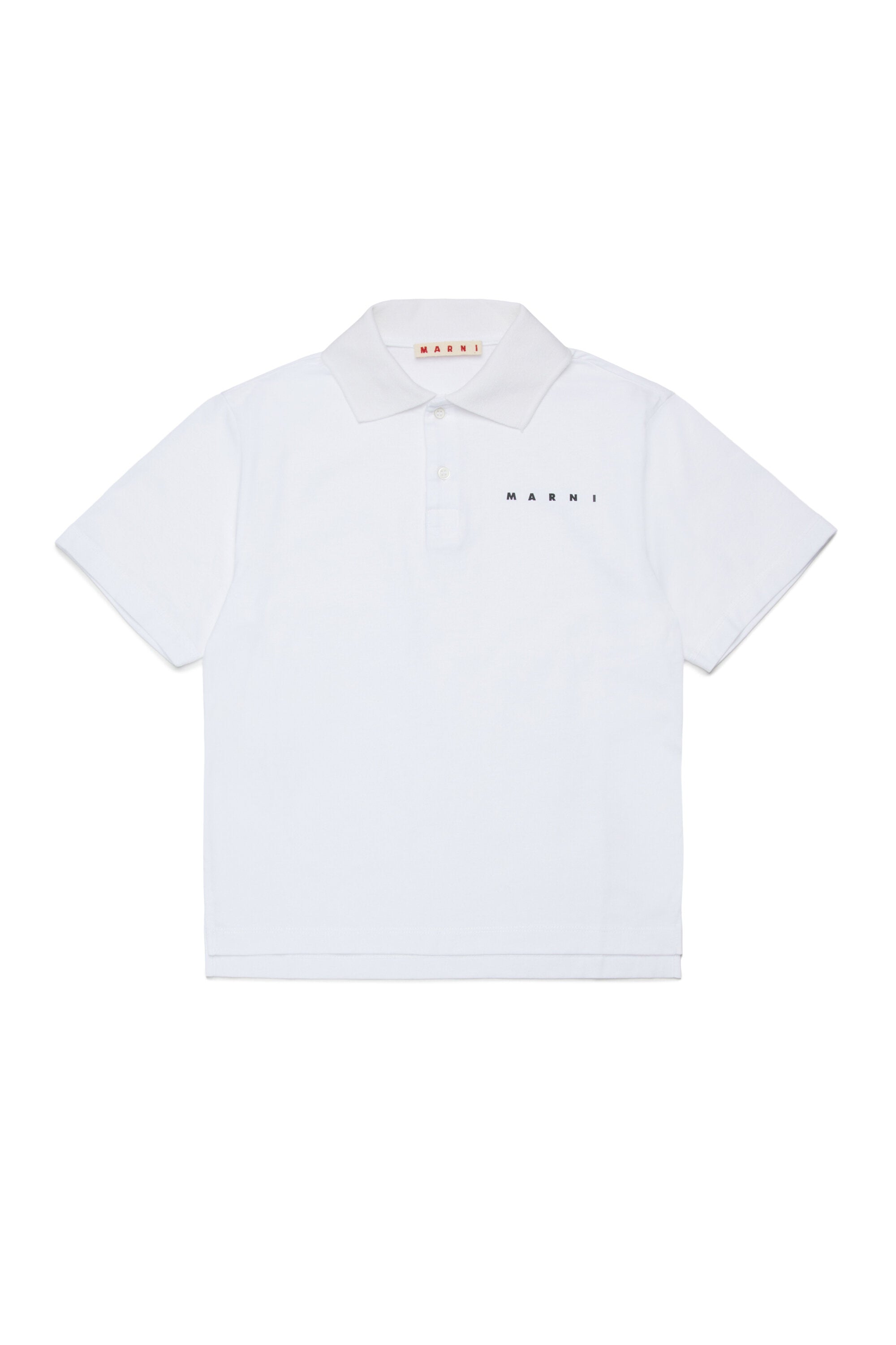 Polo con logo en el pecho