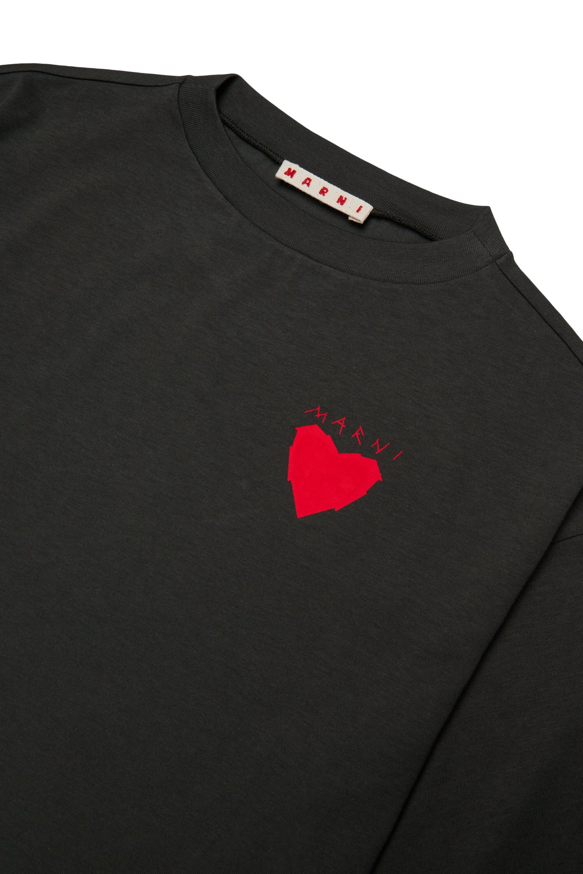 Camiseta con corazón estampado