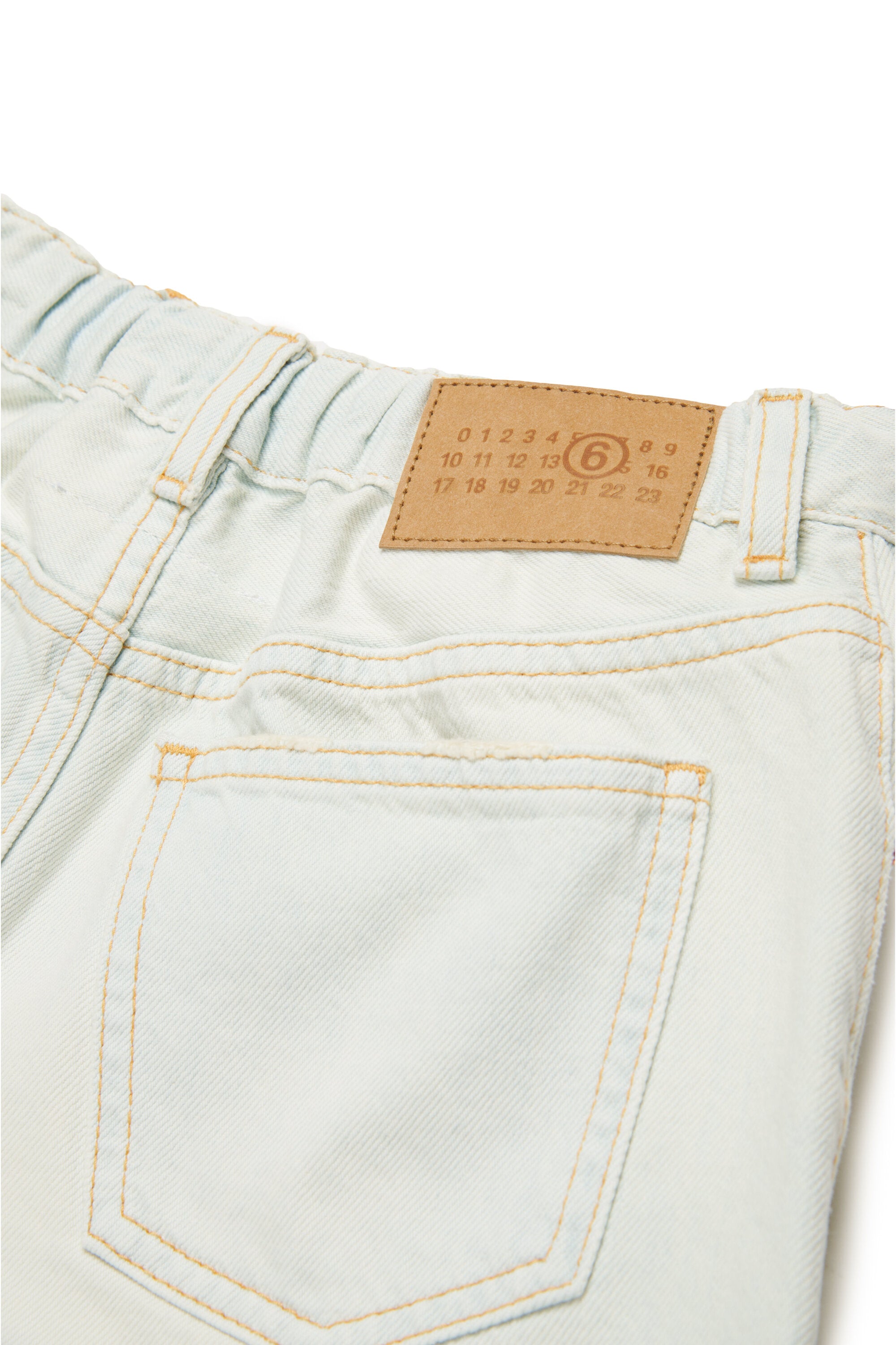 Pantalones cortos en denim claros de efecto desgastado