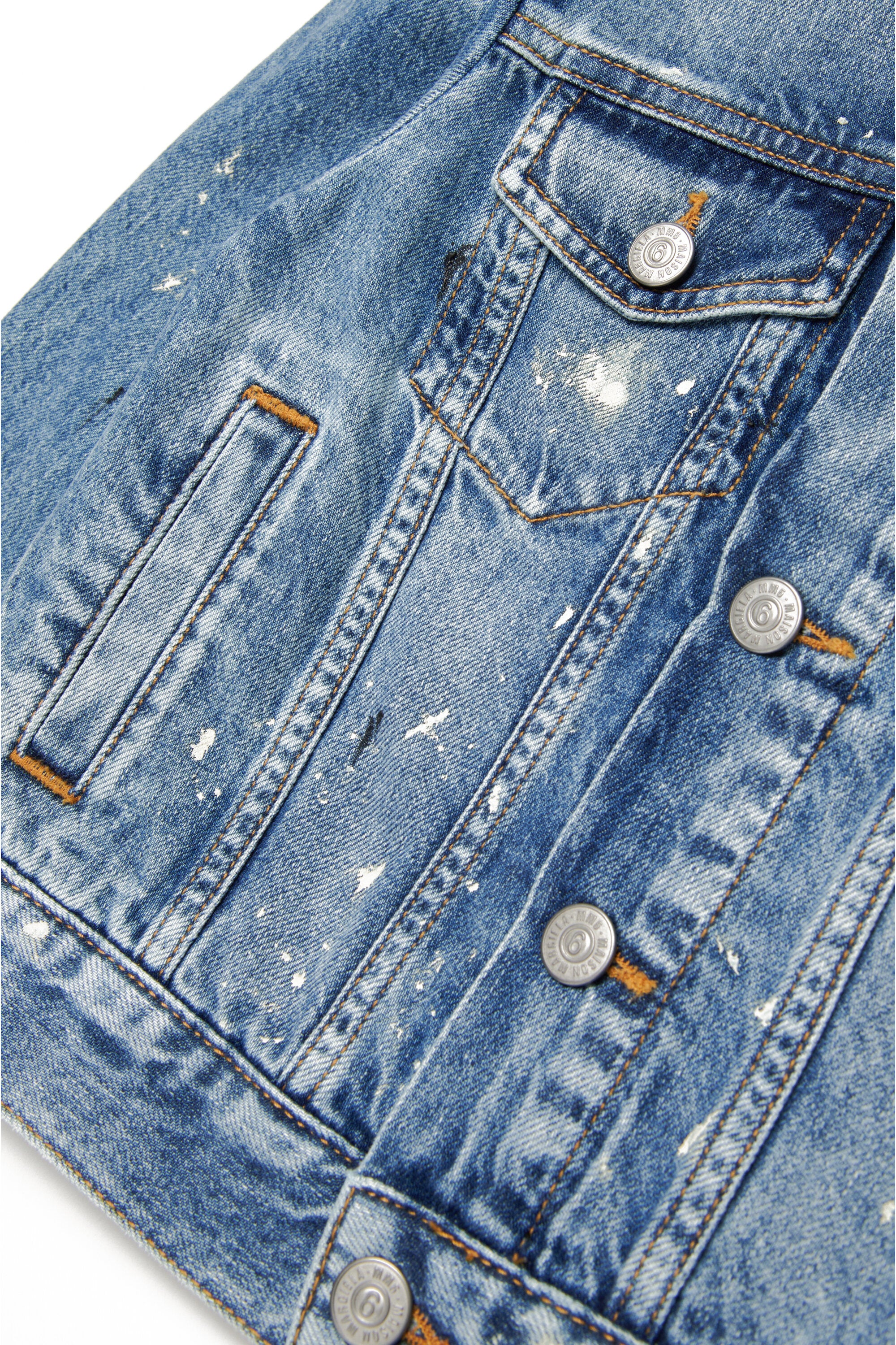 Cazadora vaquera azul sombreada con lunares de colores