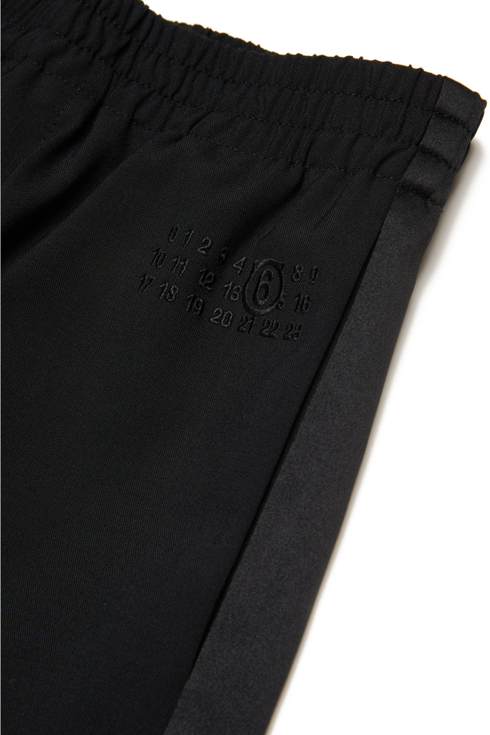 Pantalones formales de lana fría