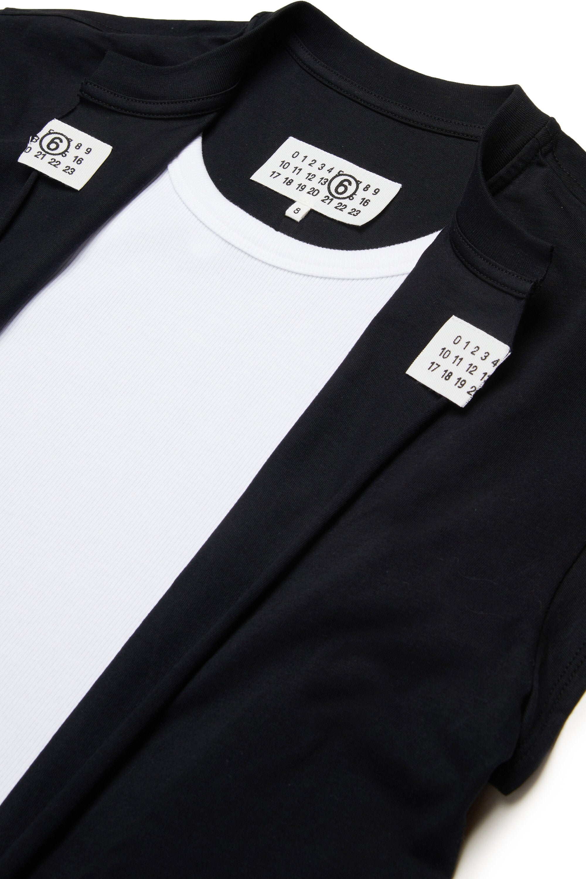 Vestido recortado con detalles de corte en crudo