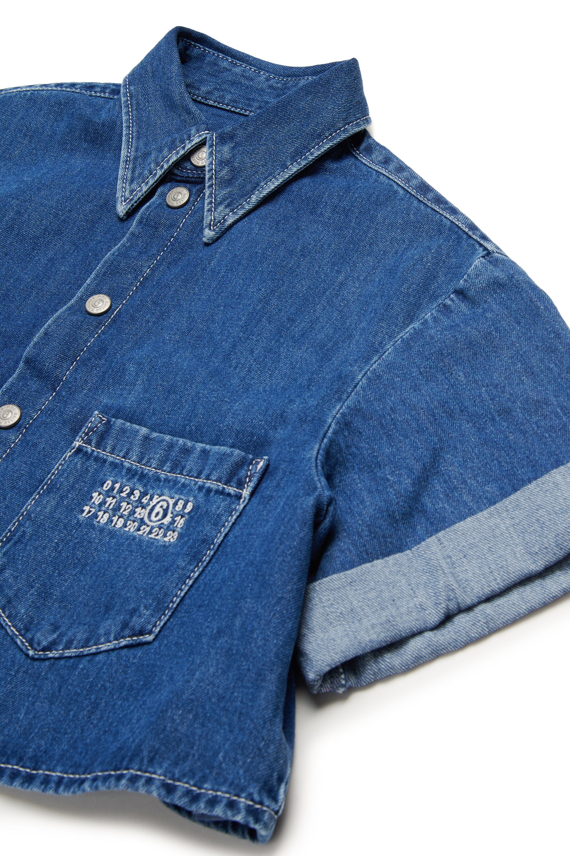 Camisa denim con mangas vueltas