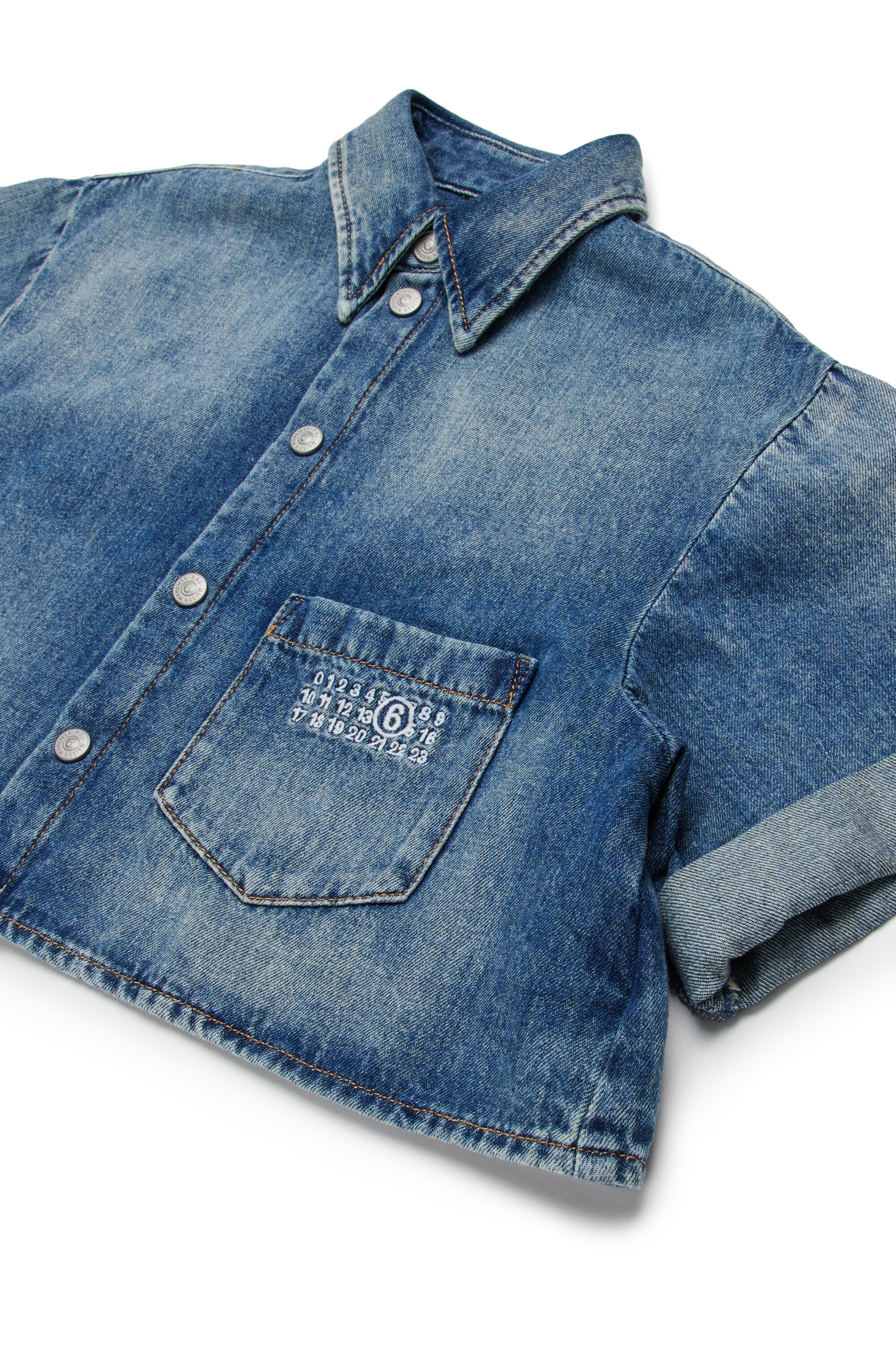 Camisa vaquera con logo