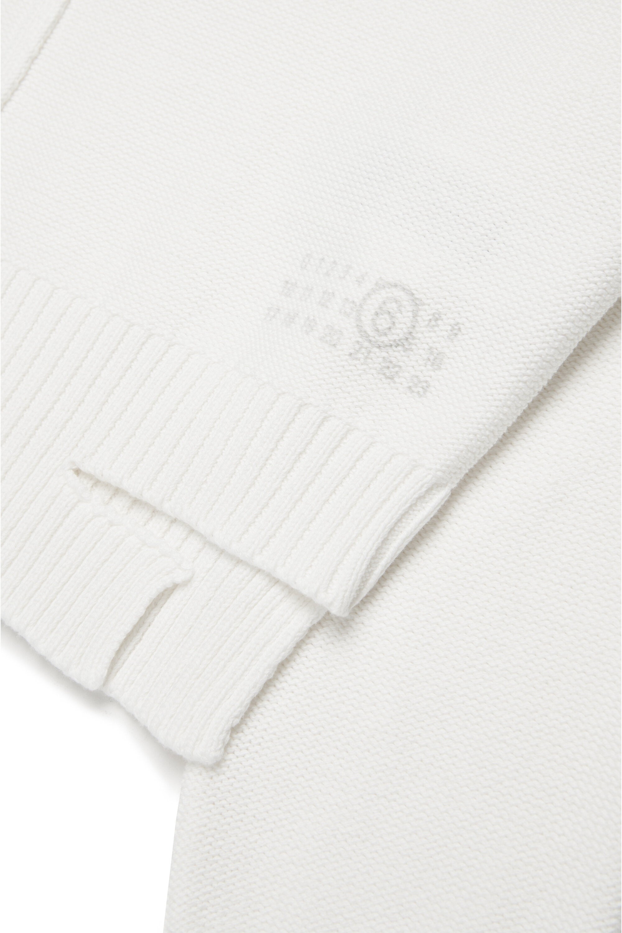 Jersey de punto con roturas