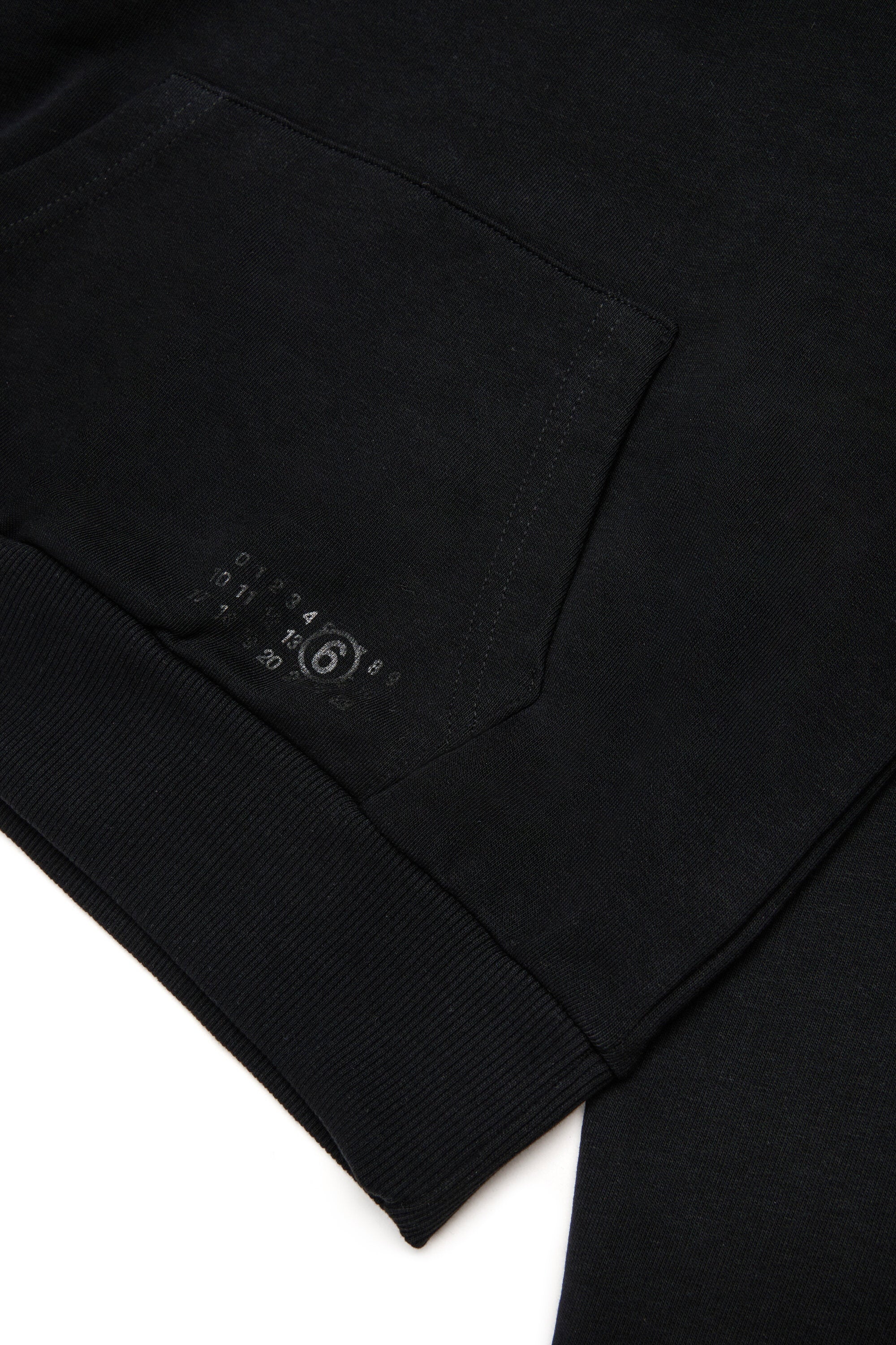 Sudadera con capucha y bolsillo con cremallera