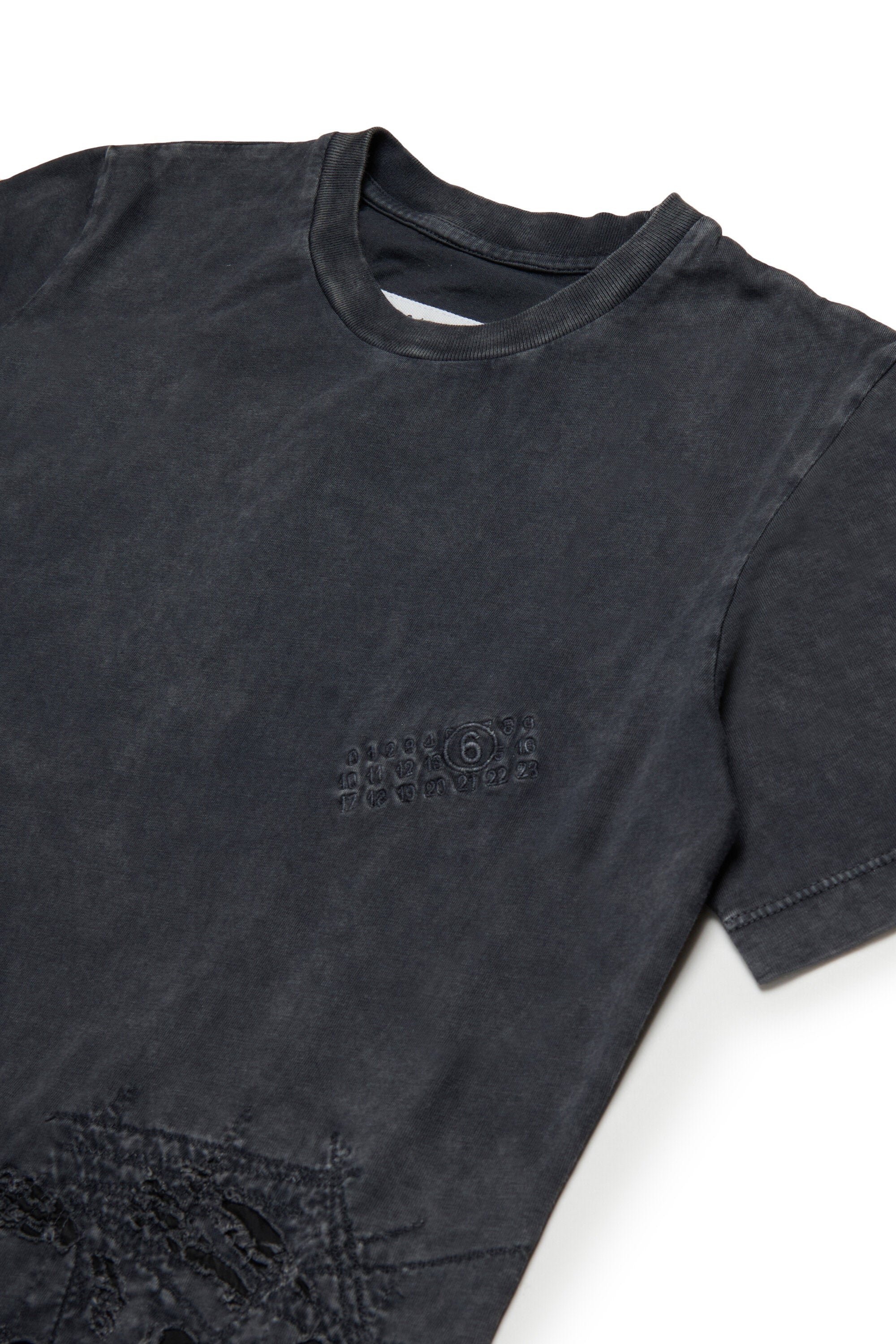 Camiseta de jersey con roturas zurcidas