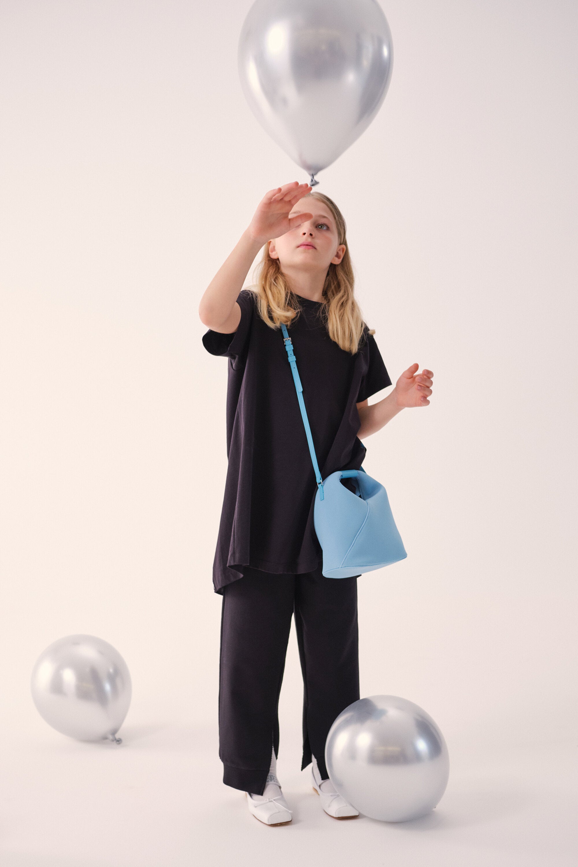 Bolso bandolera con logotipo