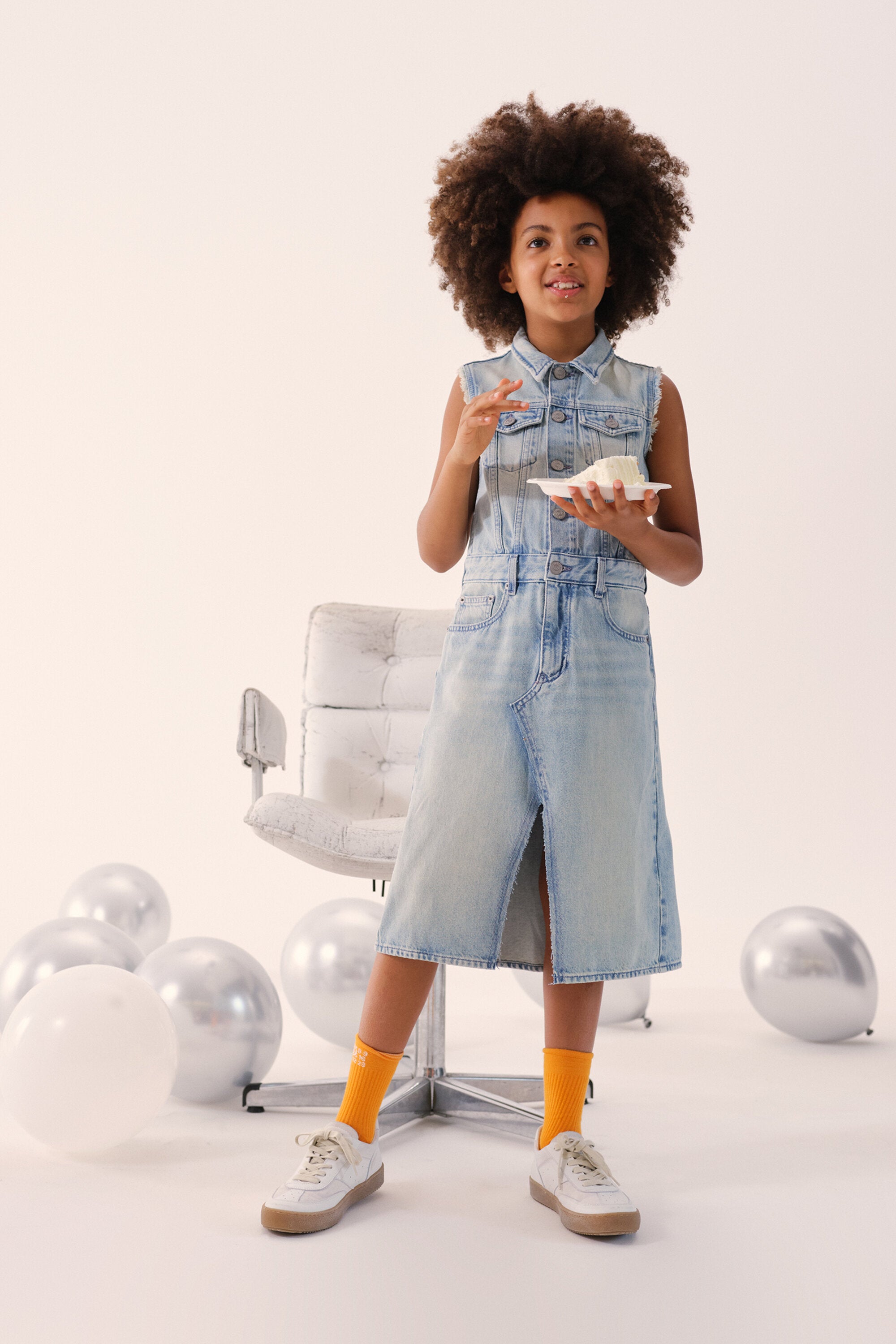 Sleeveless faded-effect denim dress