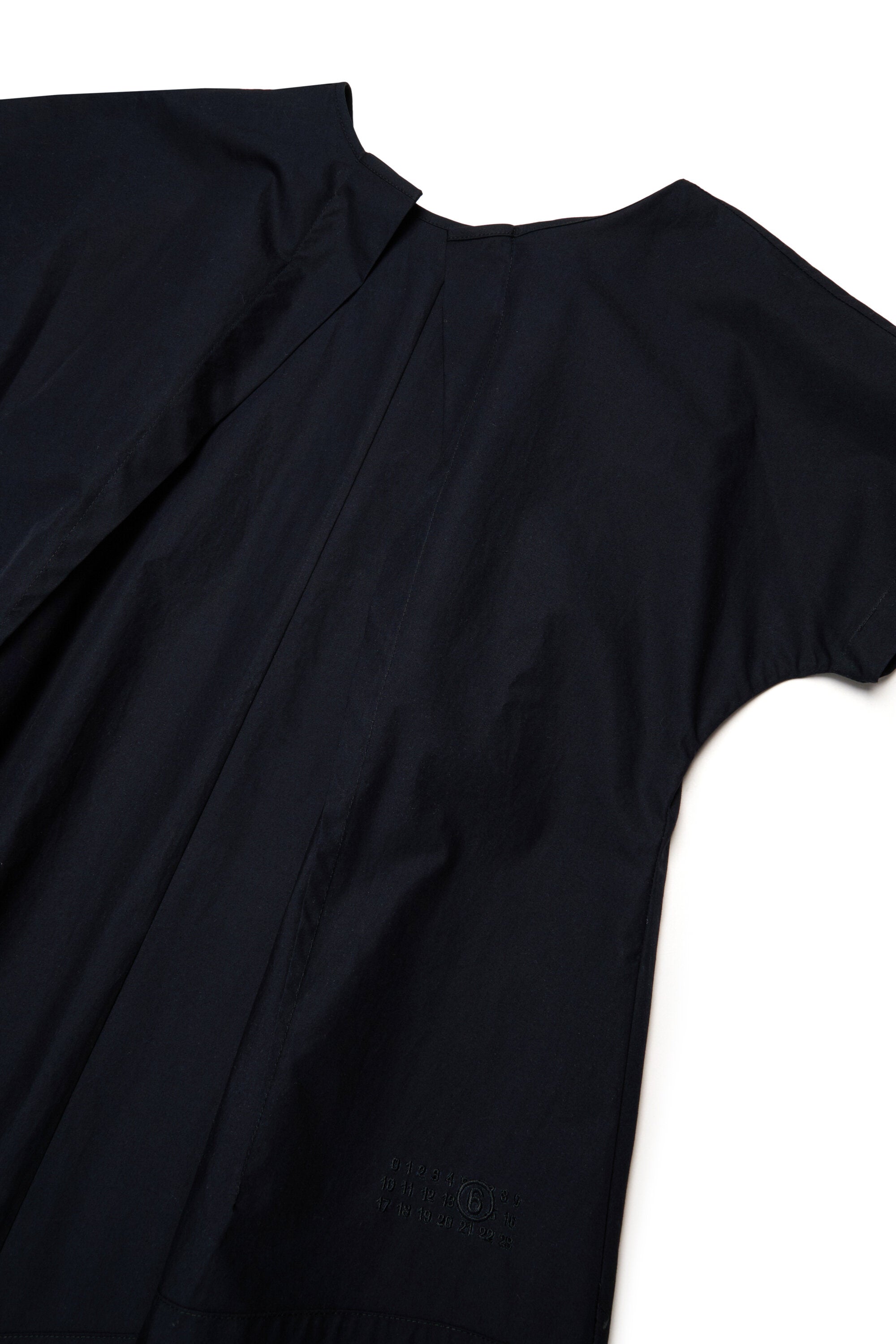 Vestido de manga corta con logo