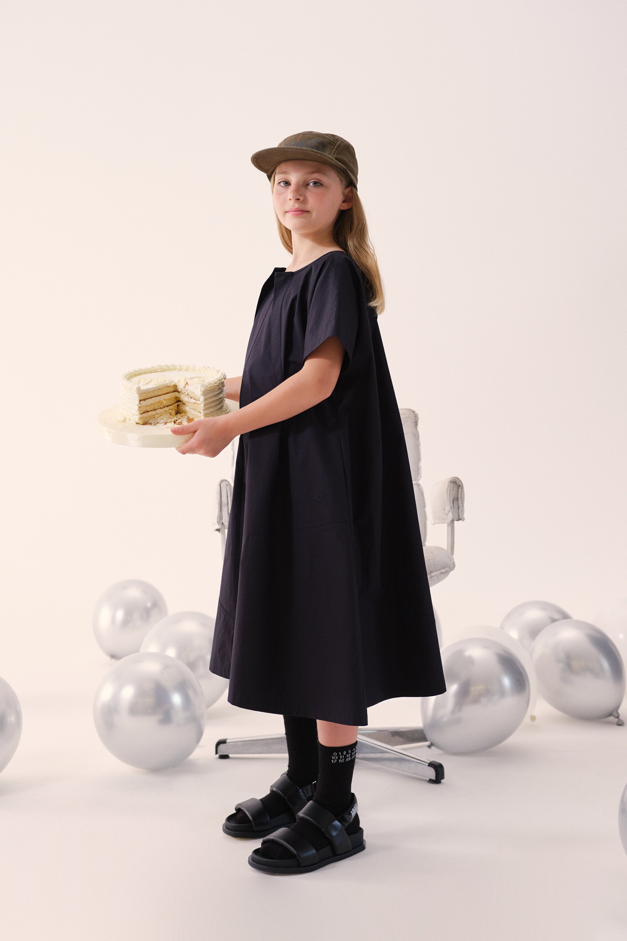 Vestido de manga corta con logo