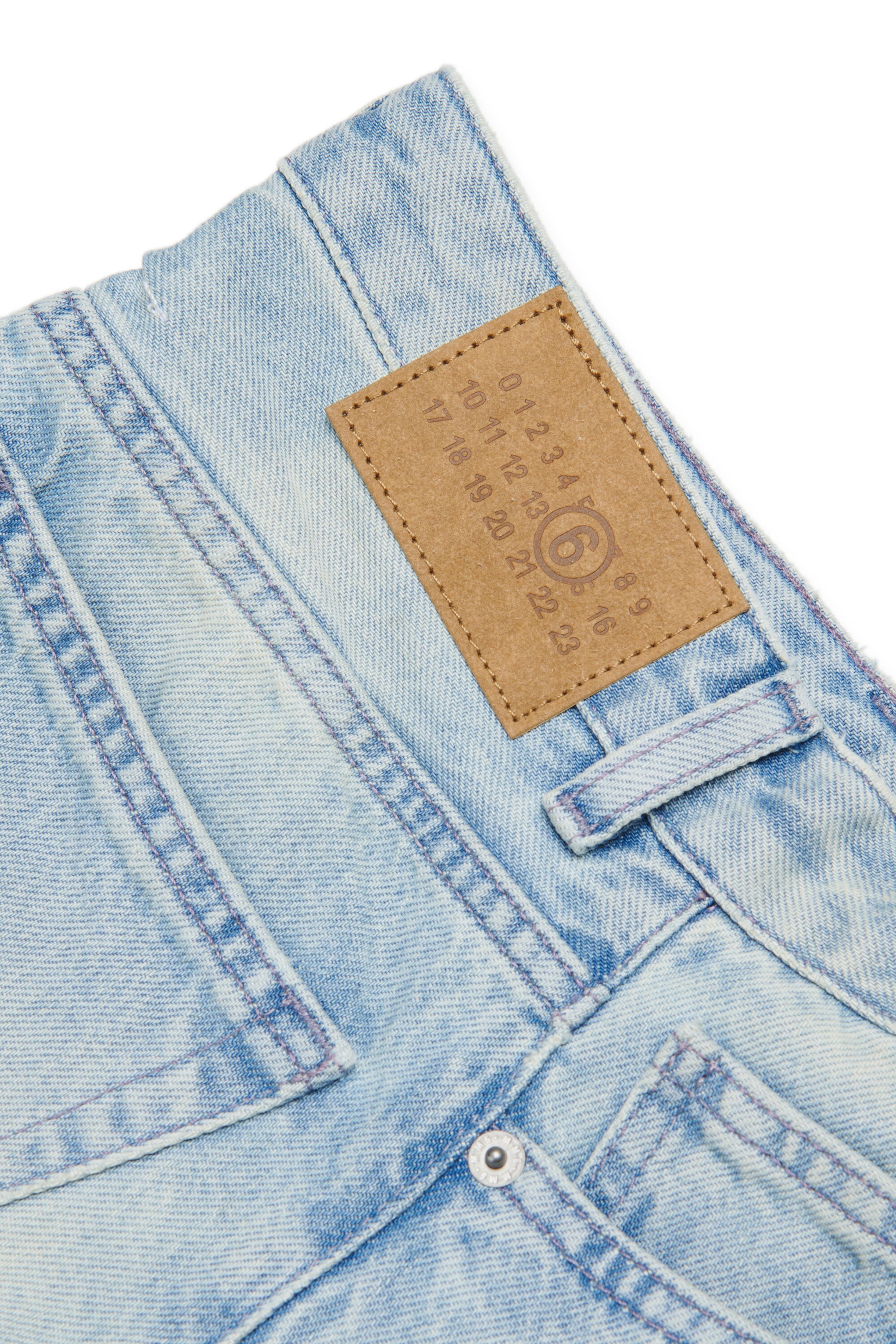 Regular jeans in light blue wash
