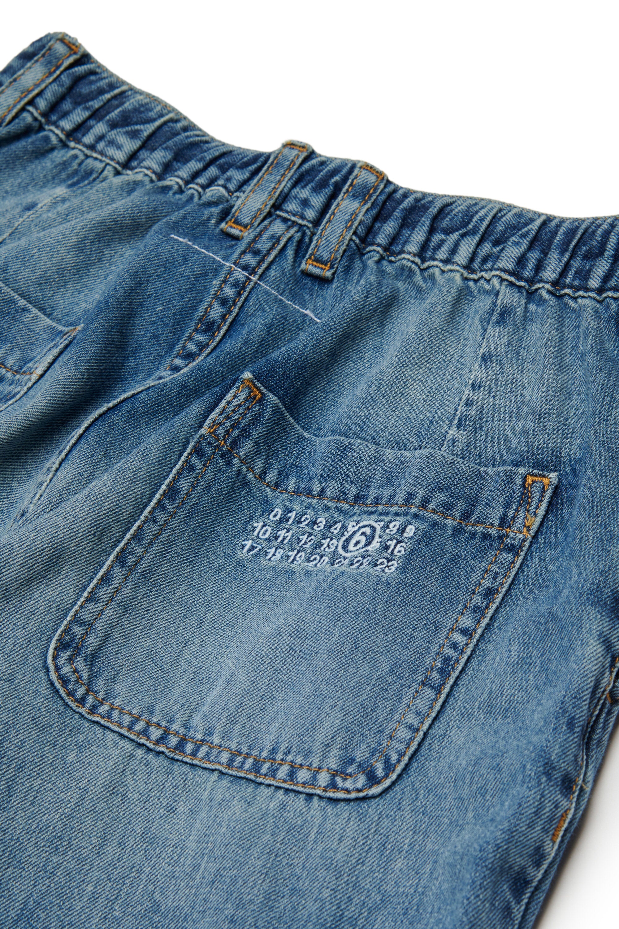 Jeans relaxed fit lavado azul medio