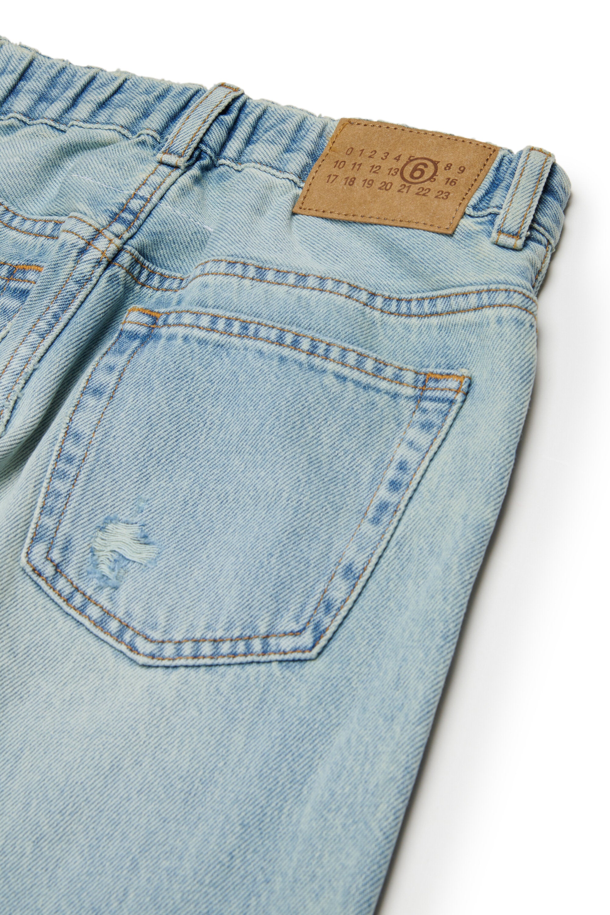Regular jeans in light blue wash