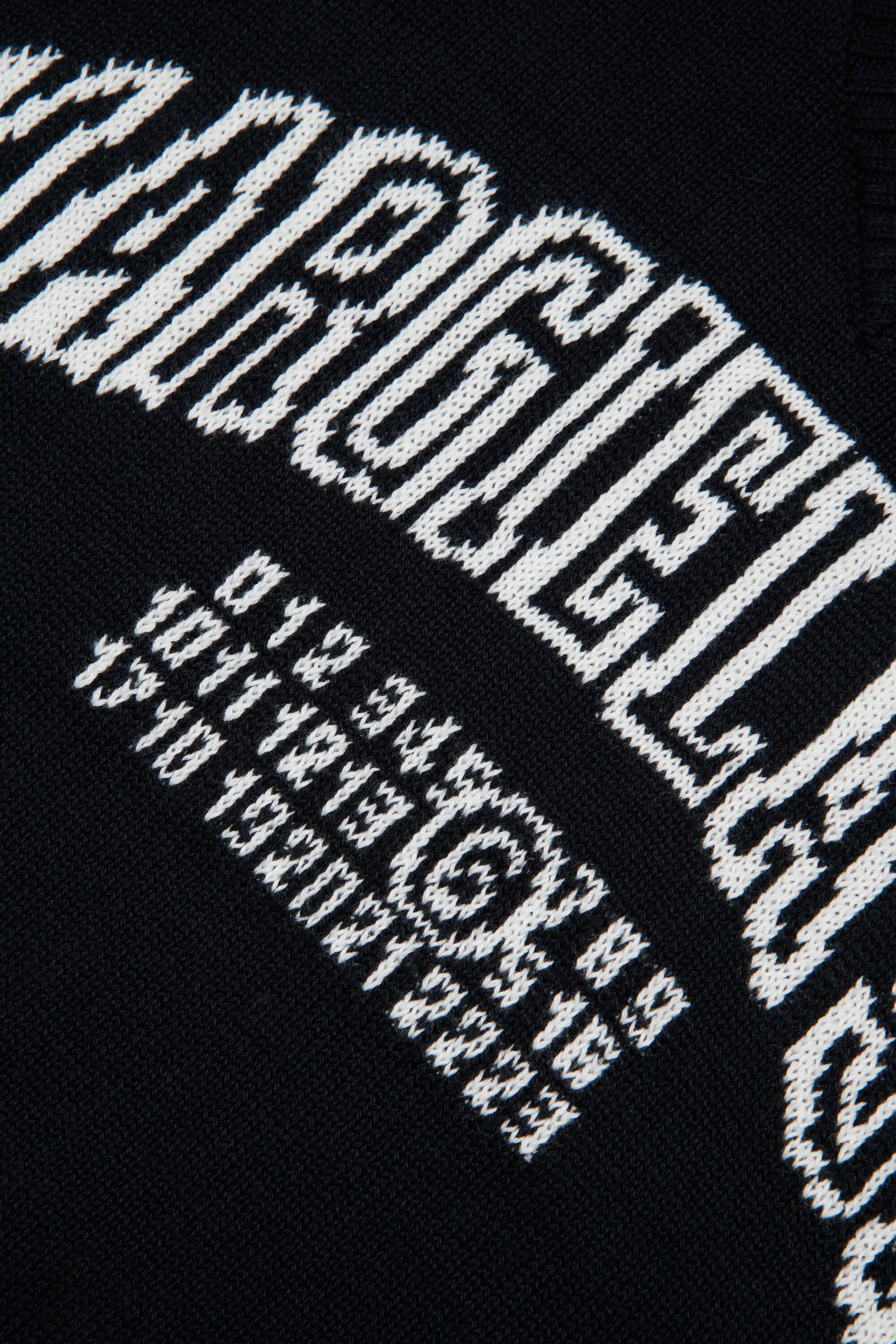 V-neck pullover with logo