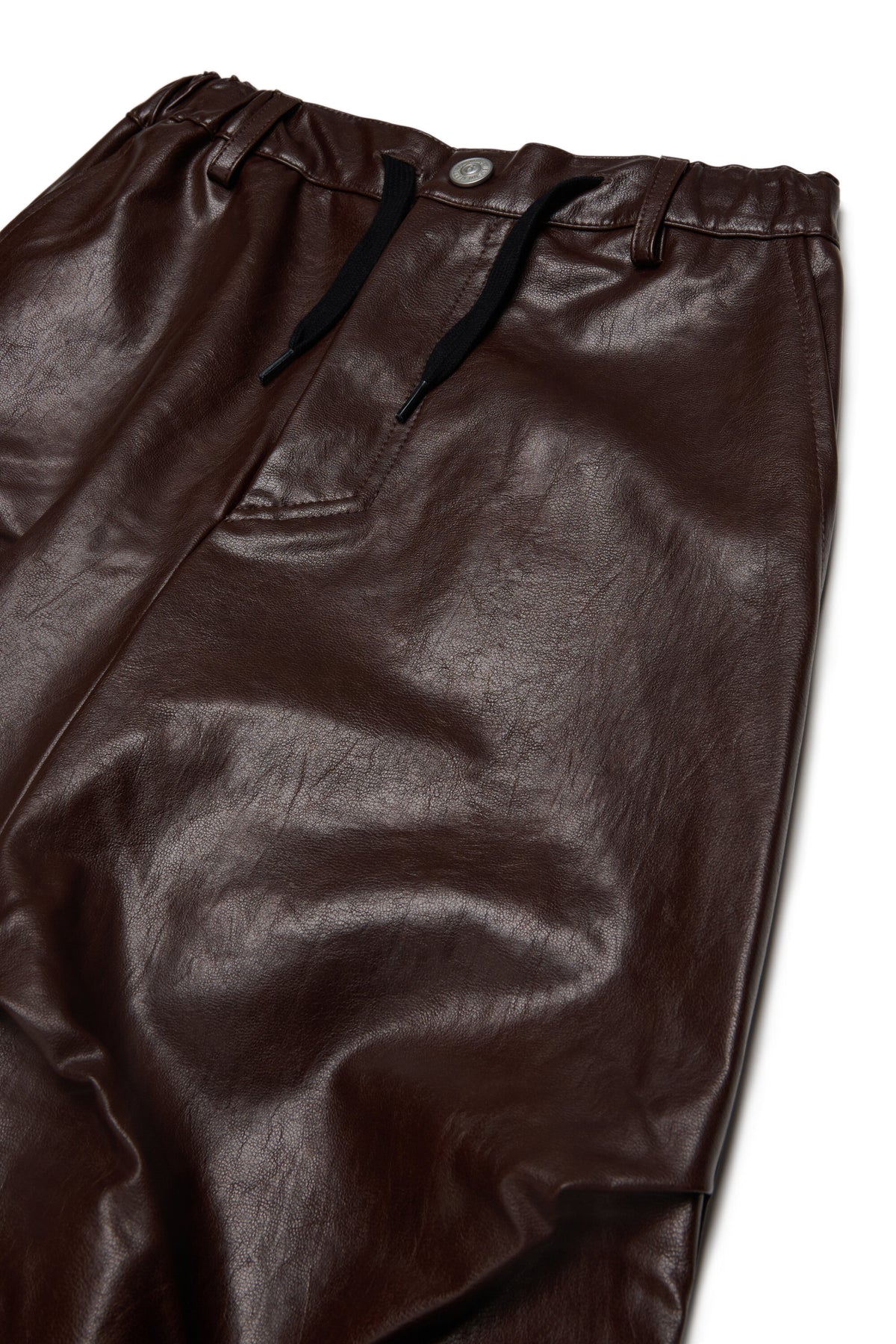 Pantalón corte wide efecto revestido