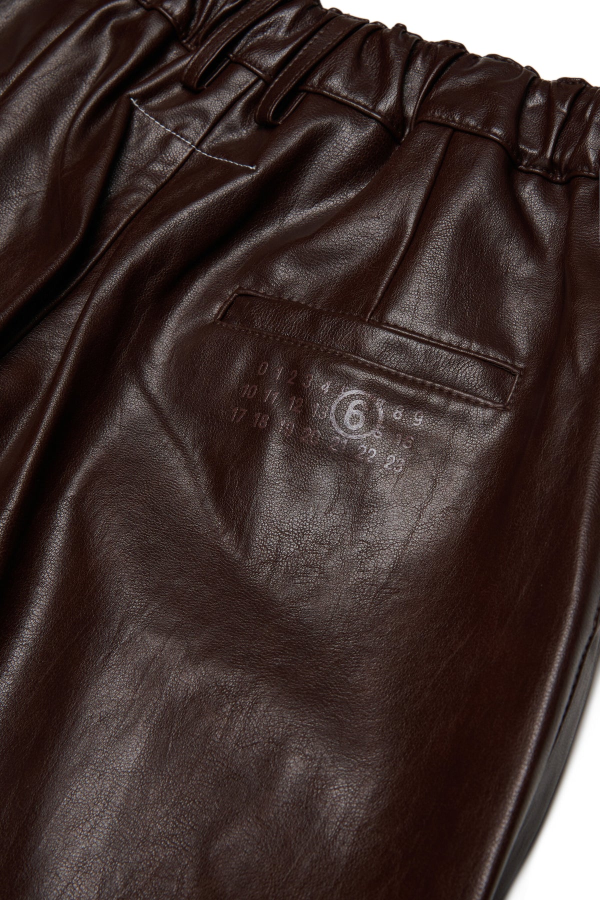Pantalón corte wide efecto revestido